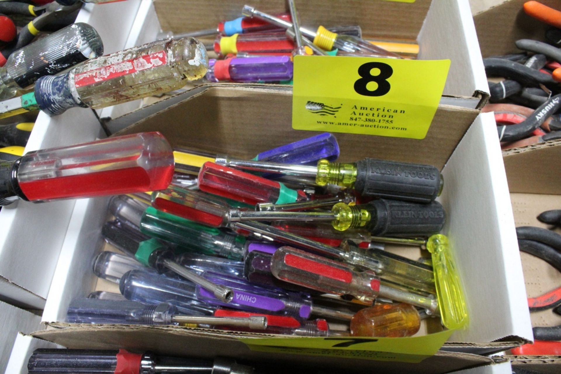 LARGE ASSORTMENT OF NUT DRIVERS IN BOX