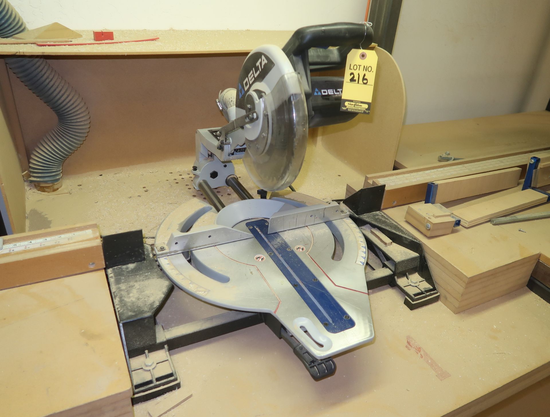 DELTA COMPOUND MITER SAW