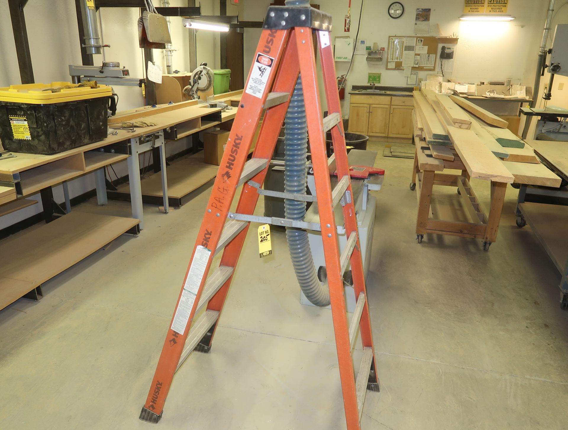 5' STEP LADDER FG