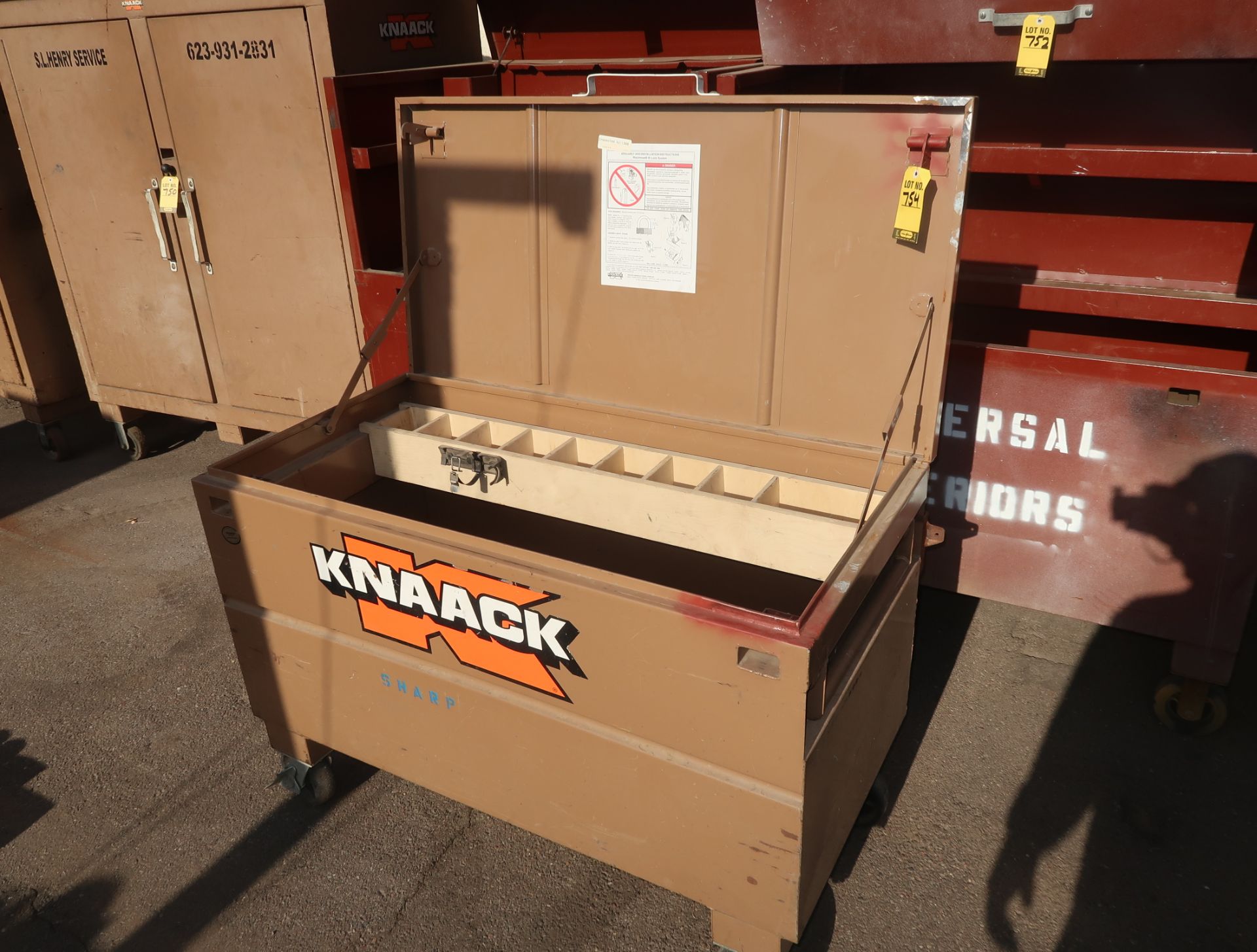 KNAACK JOB SITE TOOL BOX 4X2X2