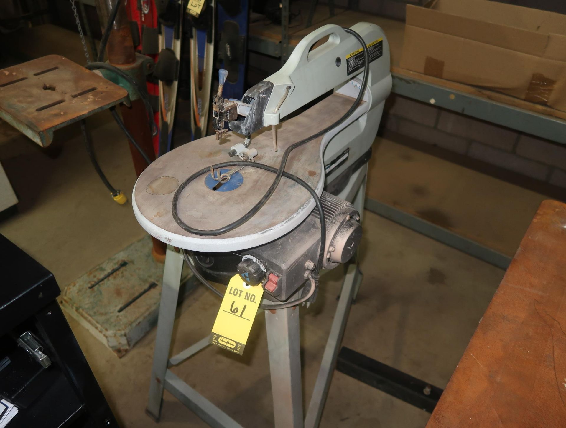 DELTA 16" VARIABLE SPEED SCROLL SAW MDL. SS350