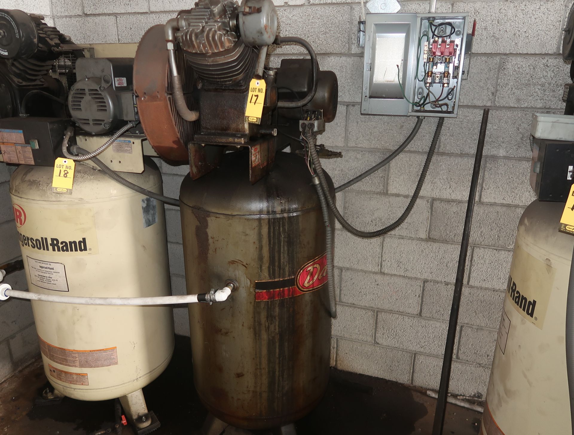 DAYTON 80GAL AIR COMPRESSOR MDL. 3Z966A