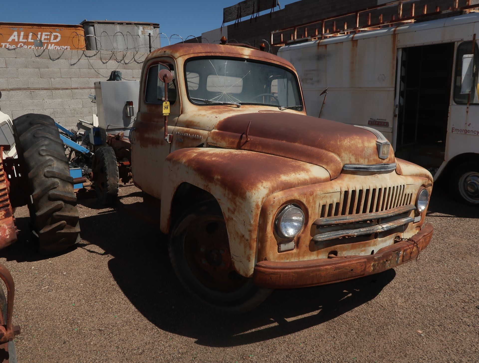 INTERNATIONAL HARVESTER L-130 SERIES PICKUP TRUCK (NO TITLE)