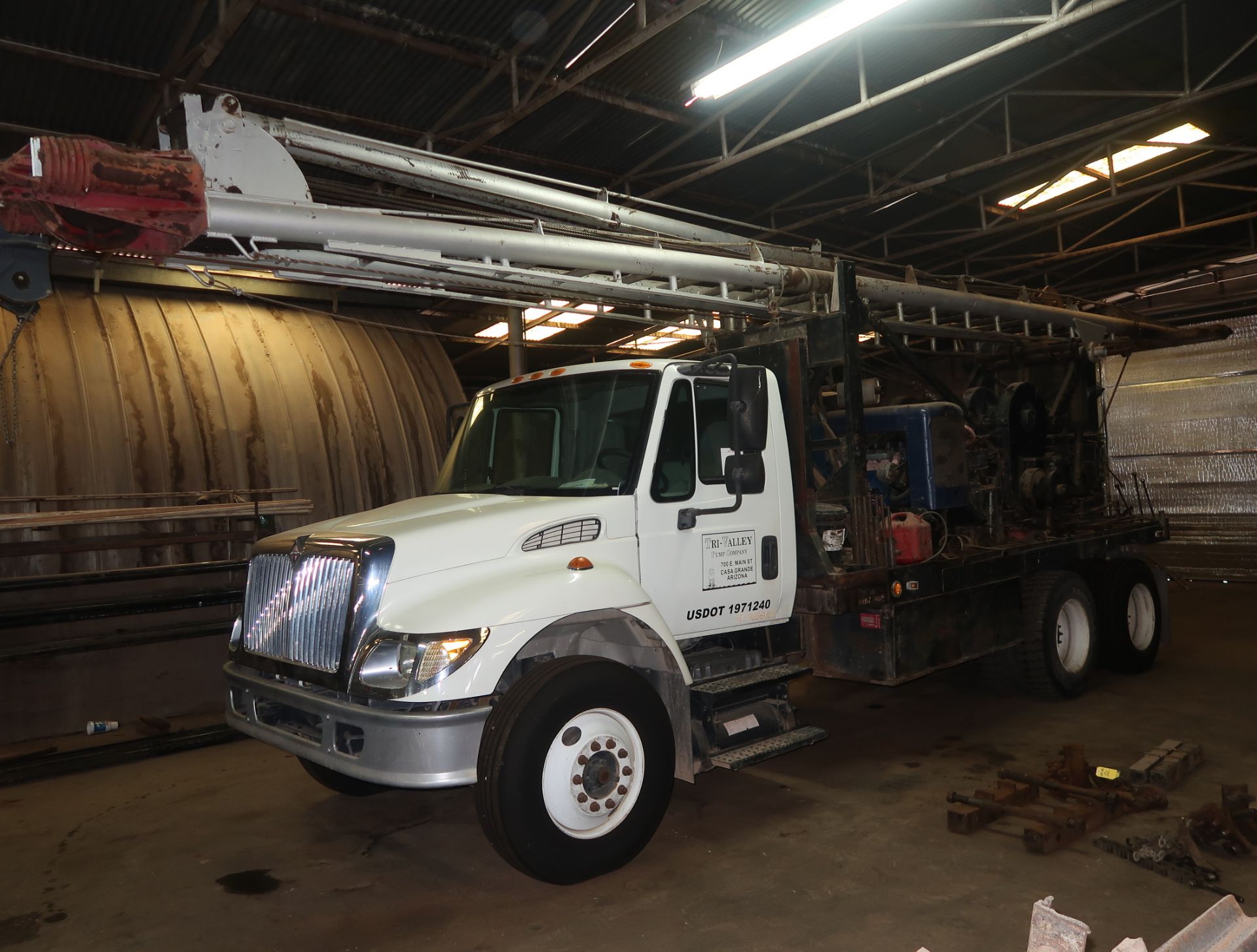 50-TON WICHTEX PUMP PULLER RIG, 30' MAST, 6-LINE, 1500' SAND LINE, MOUNTED ON 2005 INTERNATIONAL, - Image 2 of 13