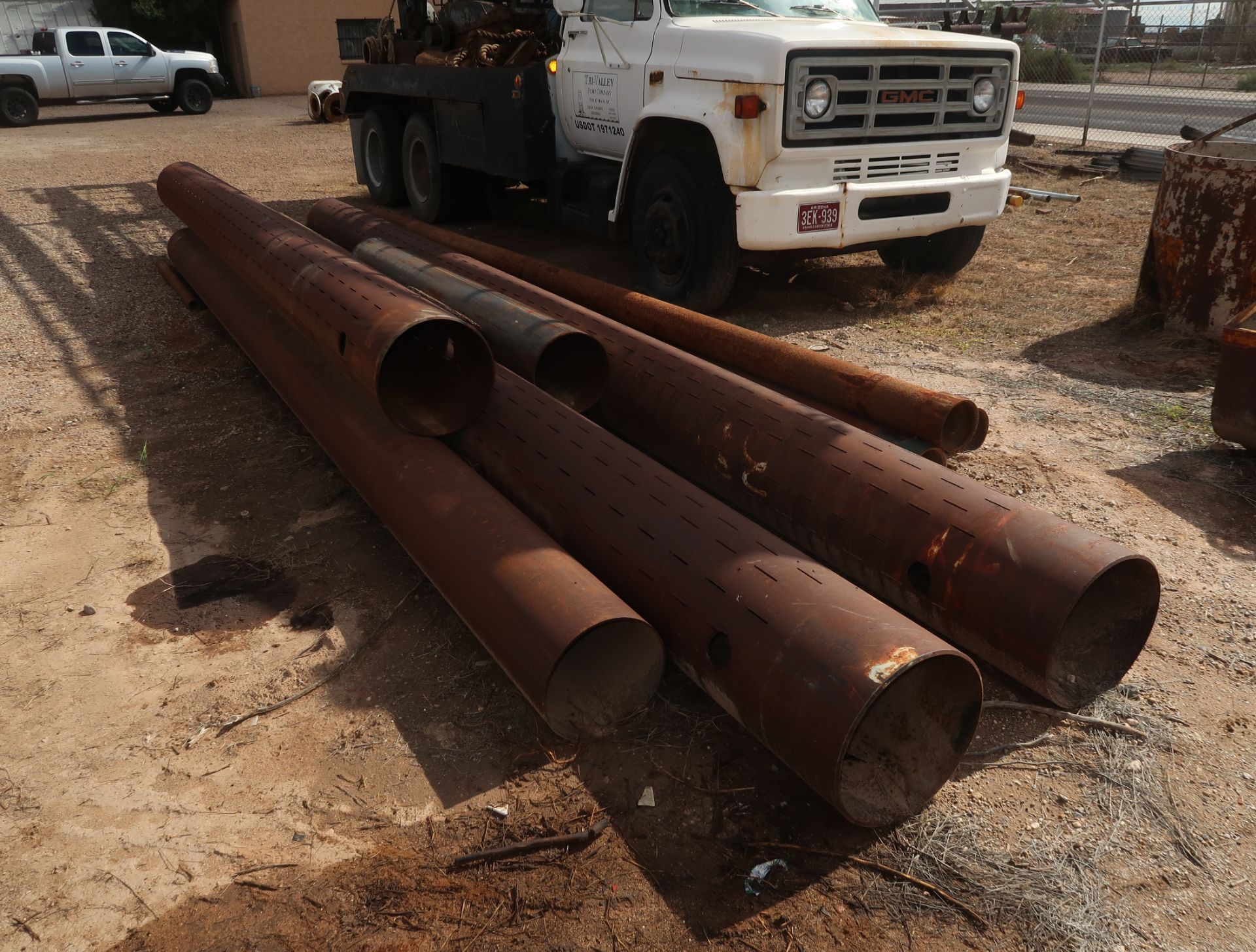 VARIOUS SIZED TUBE & SHAFT THROUGH OUT YARD - Image 6 of 8