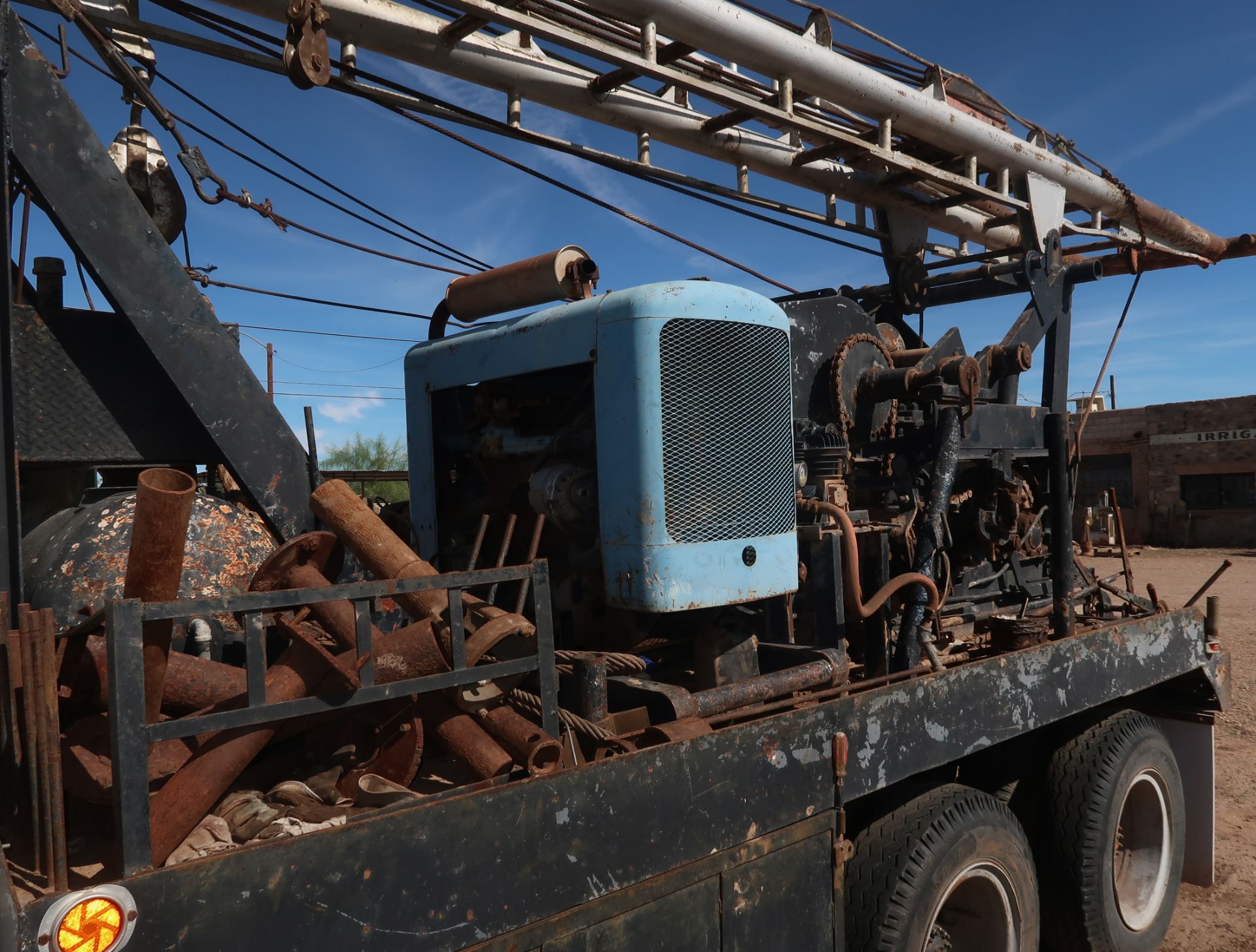 50-TON WICHTEX PUMP PULLER RIG, 30' MAST, 6-LINE, 1500' SAND LINE, MOUNTED ON 1982 GMC TRUCK ( - Image 4 of 13