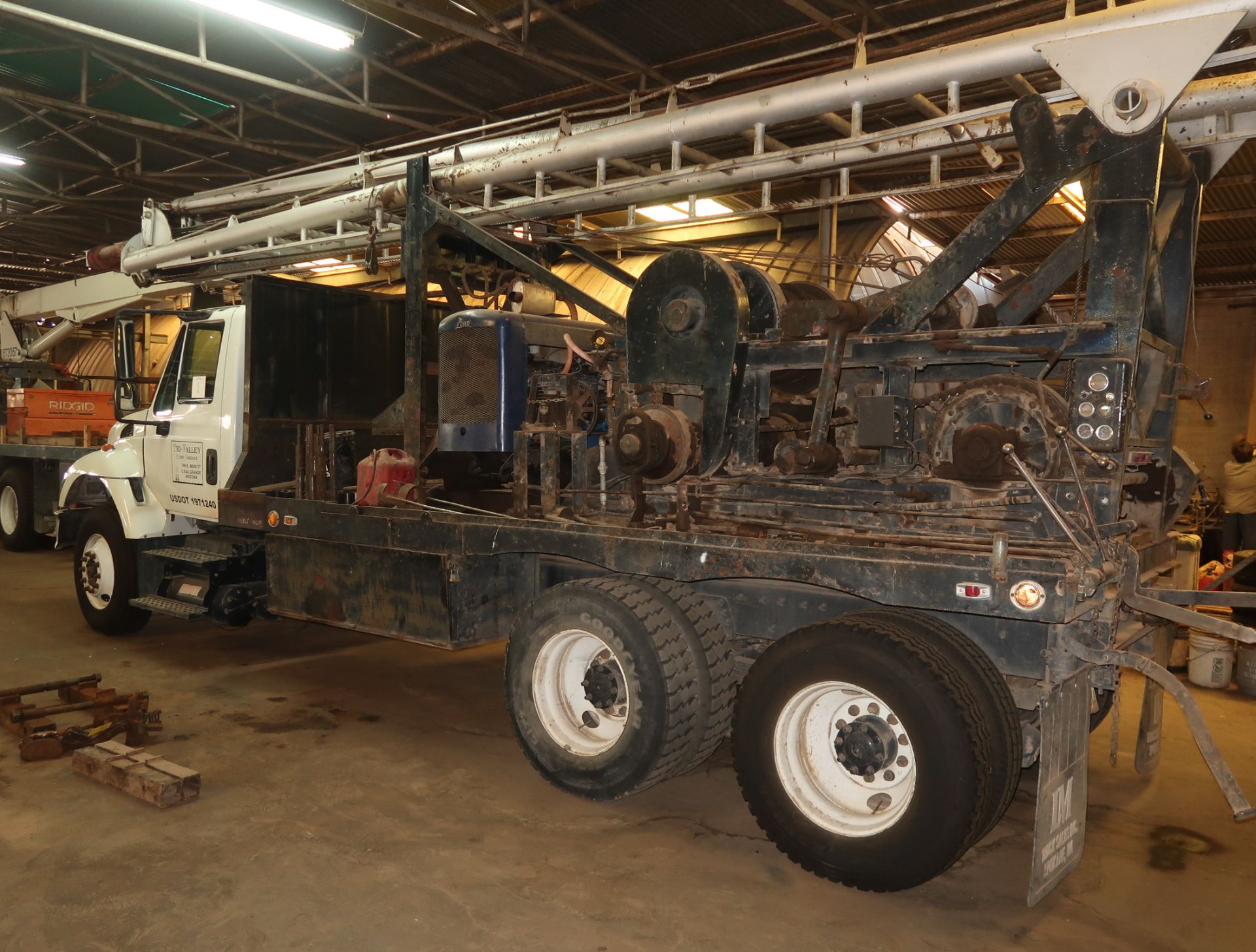 50-TON WICHTEX PUMP PULLER RIG, 30' MAST, 6-LINE, 1500' SAND LINE, MOUNTED ON 2005 INTERNATIONAL, - Image 6 of 13