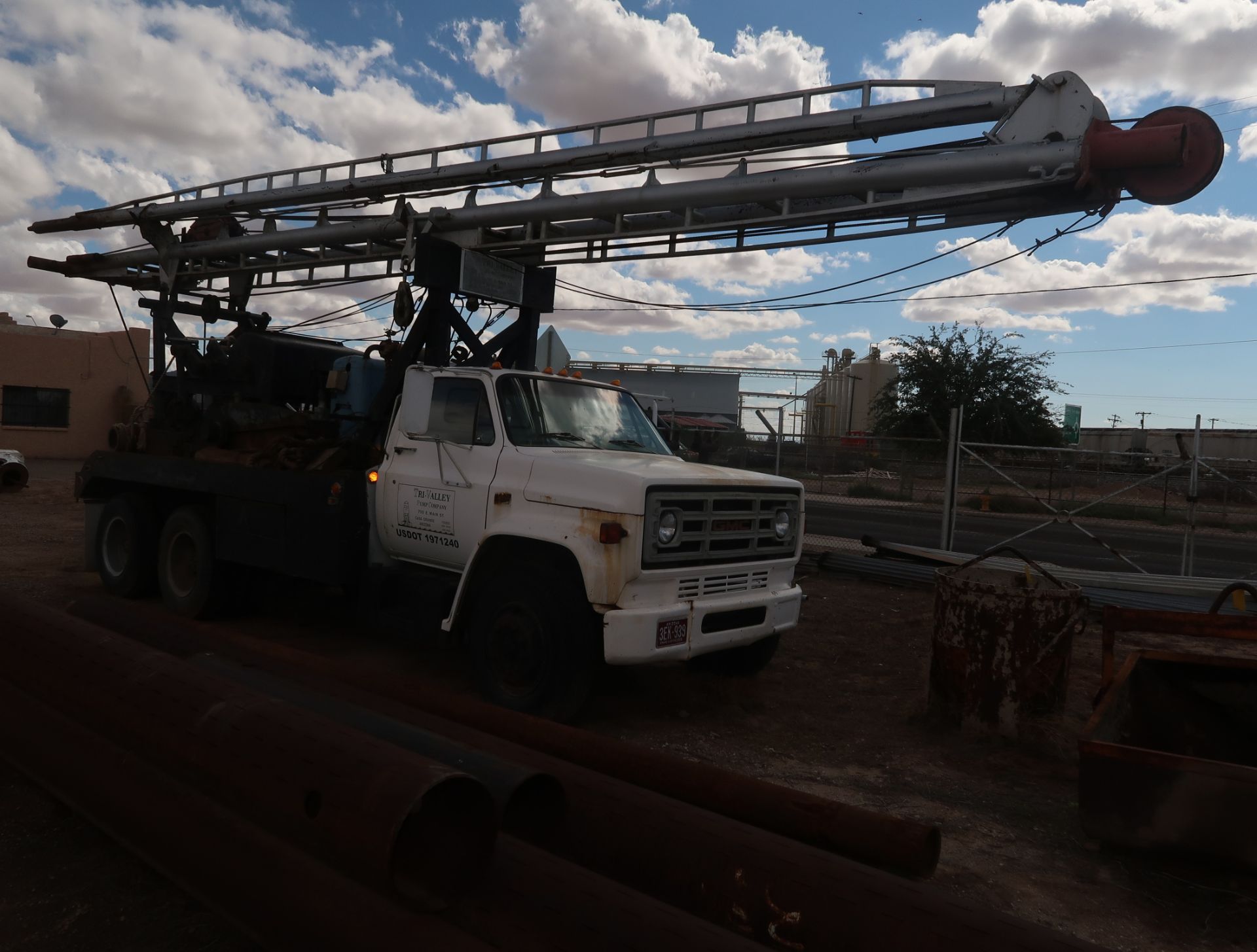 50-TON WICHTEX PUMP PULLER RIG, 30' MAST, 6-LINE, 1500' SAND LINE, MOUNTED ON 1982 GMC TRUCK ( - Image 12 of 13