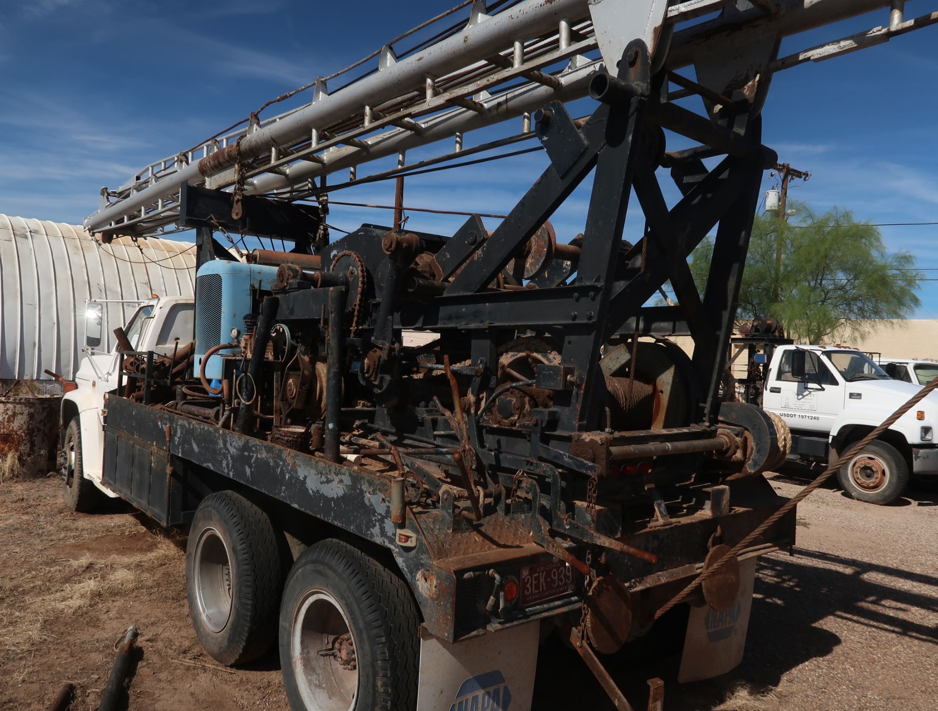 50-TON WICHTEX PUMP PULLER RIG, 30' MAST, 6-LINE, 1500' SAND LINE, MOUNTED ON 1982 GMC TRUCK ( - Image 3 of 13