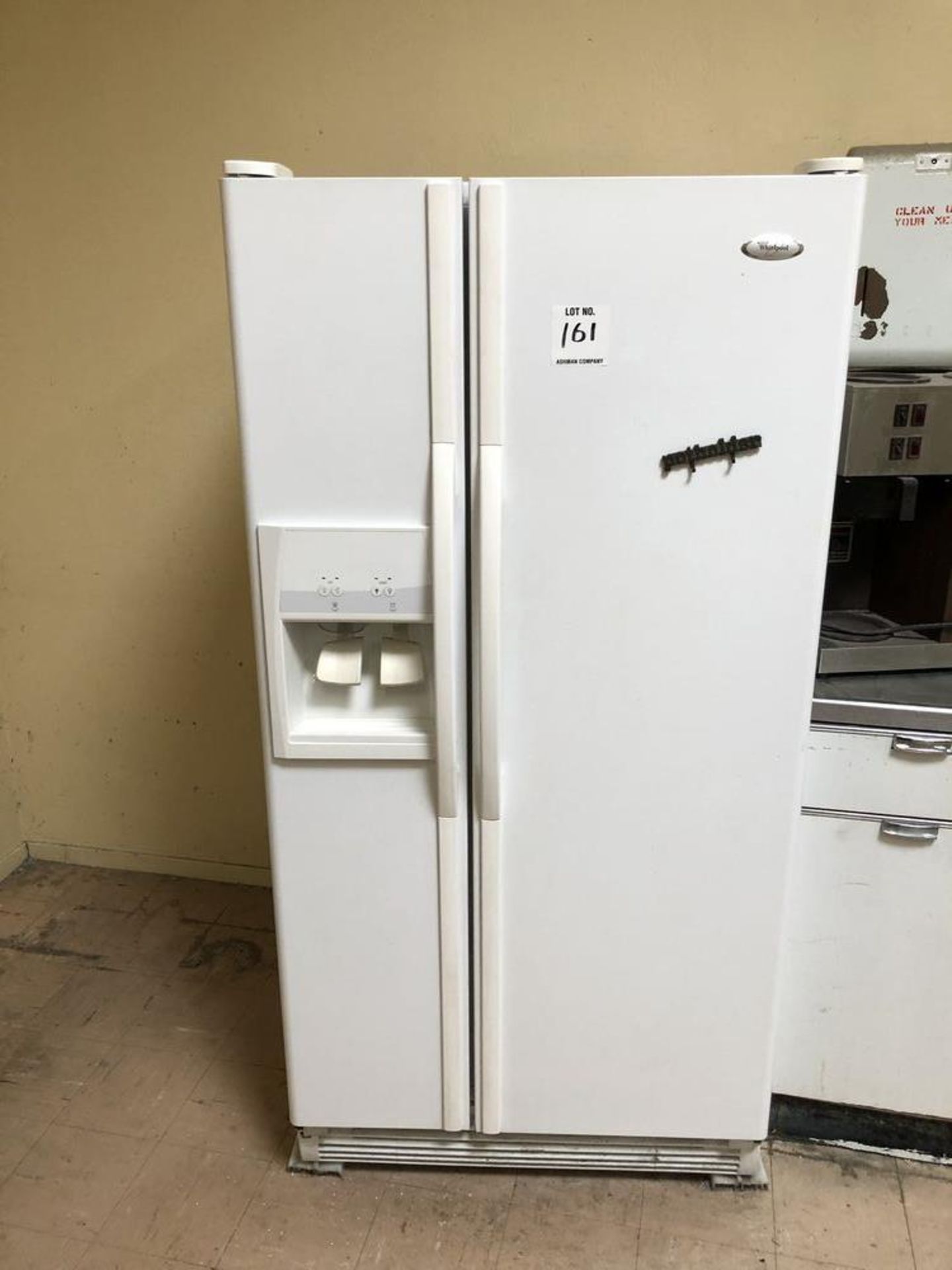 (1) WHIRLPOOL FRIDGE