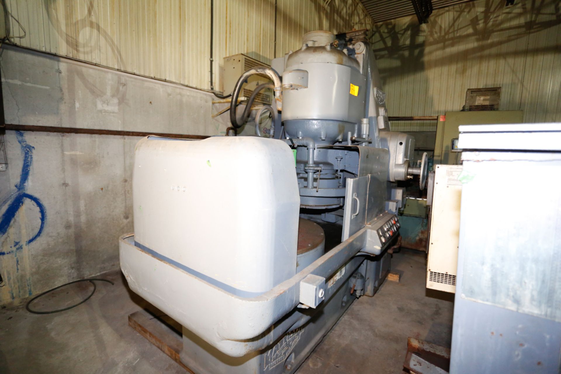 MATTISON #24 ROTARY SURFACE GRINDER,40 HP, 36" CHUCK, S/N 24-120 - LOCATED IN RICHMOND, QC - Image 2 of 5