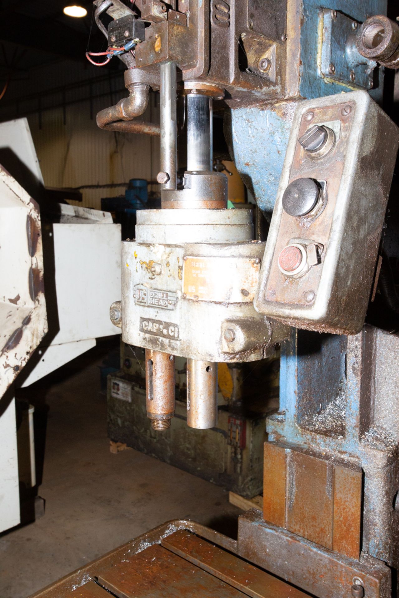 MODERN PEDESTAL DRILL W/ 2-SPINDLE 5/8 CAP. DRILL HEAD (LOCATED IN RICHMOND, QC) - Image 3 of 6