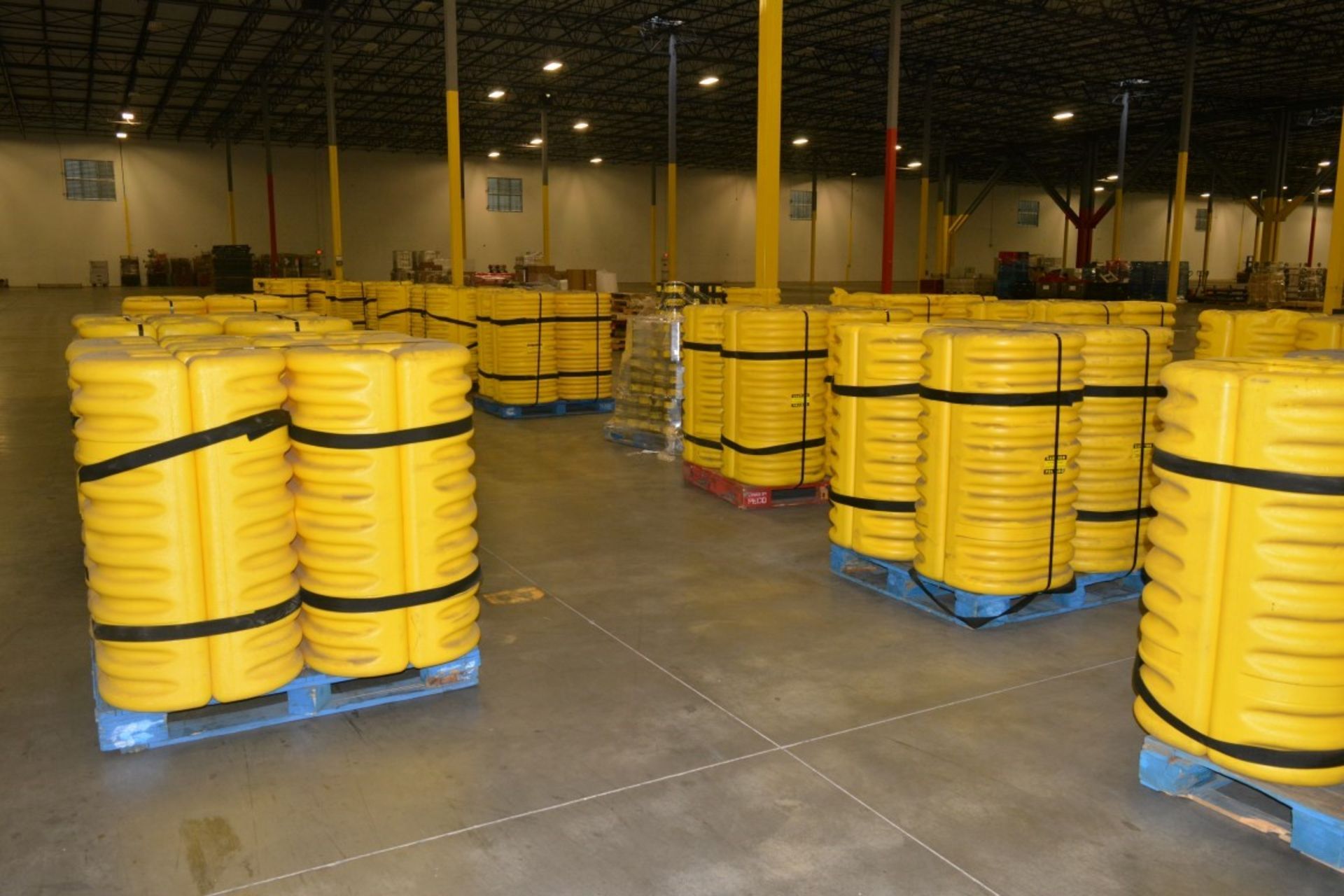 ONE PALLET OF POLYETHYLENE WAREHOUSE COLUMN PROTECTOR, 4PCS PER PALLET,