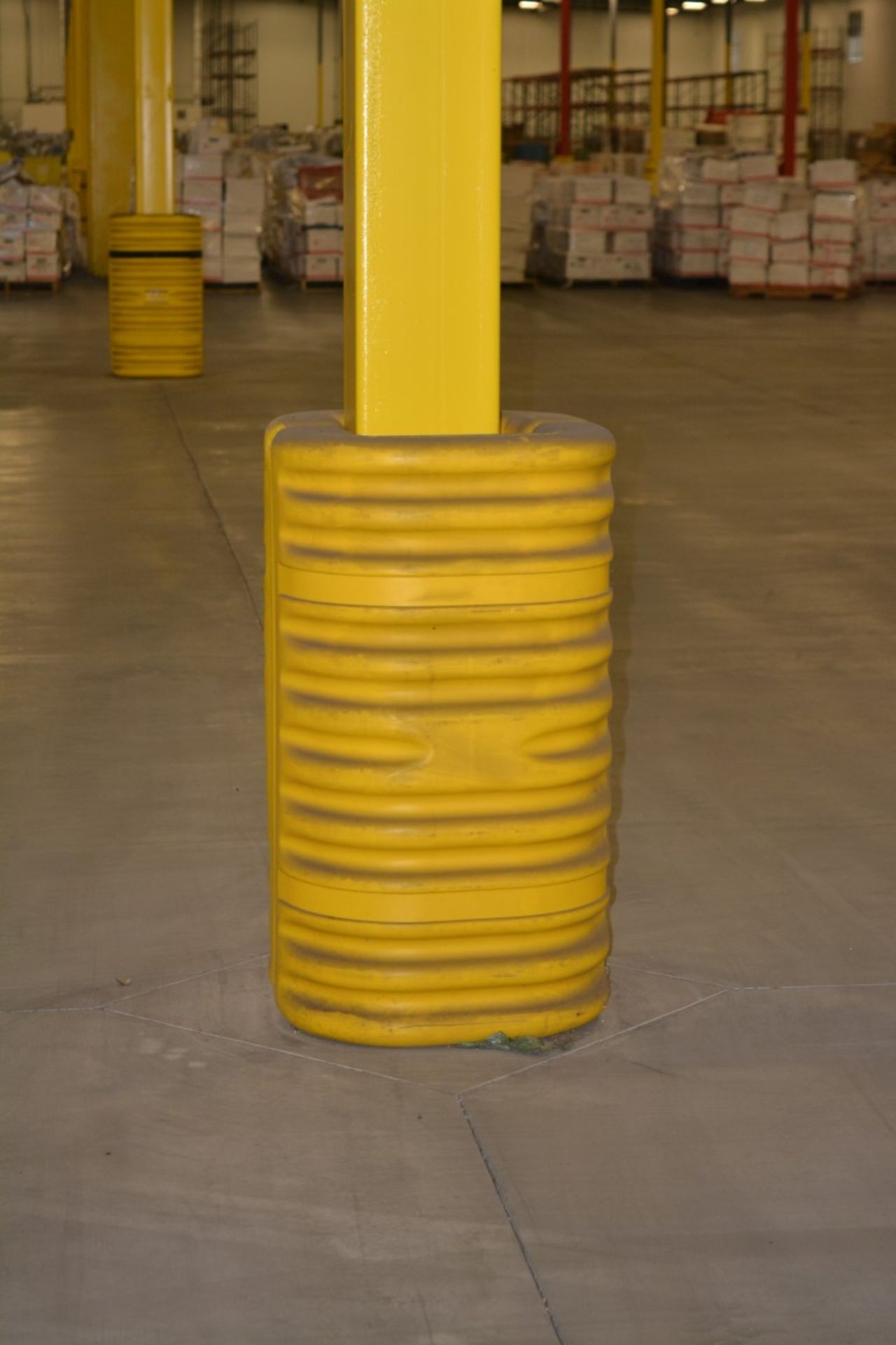 ONE PALLET OF POLYETHYLENE WAREHOUSE COLUMN PROTECTOR, 8" COLUMN WITH EASY TO INSTALL STRAPS SIZE: