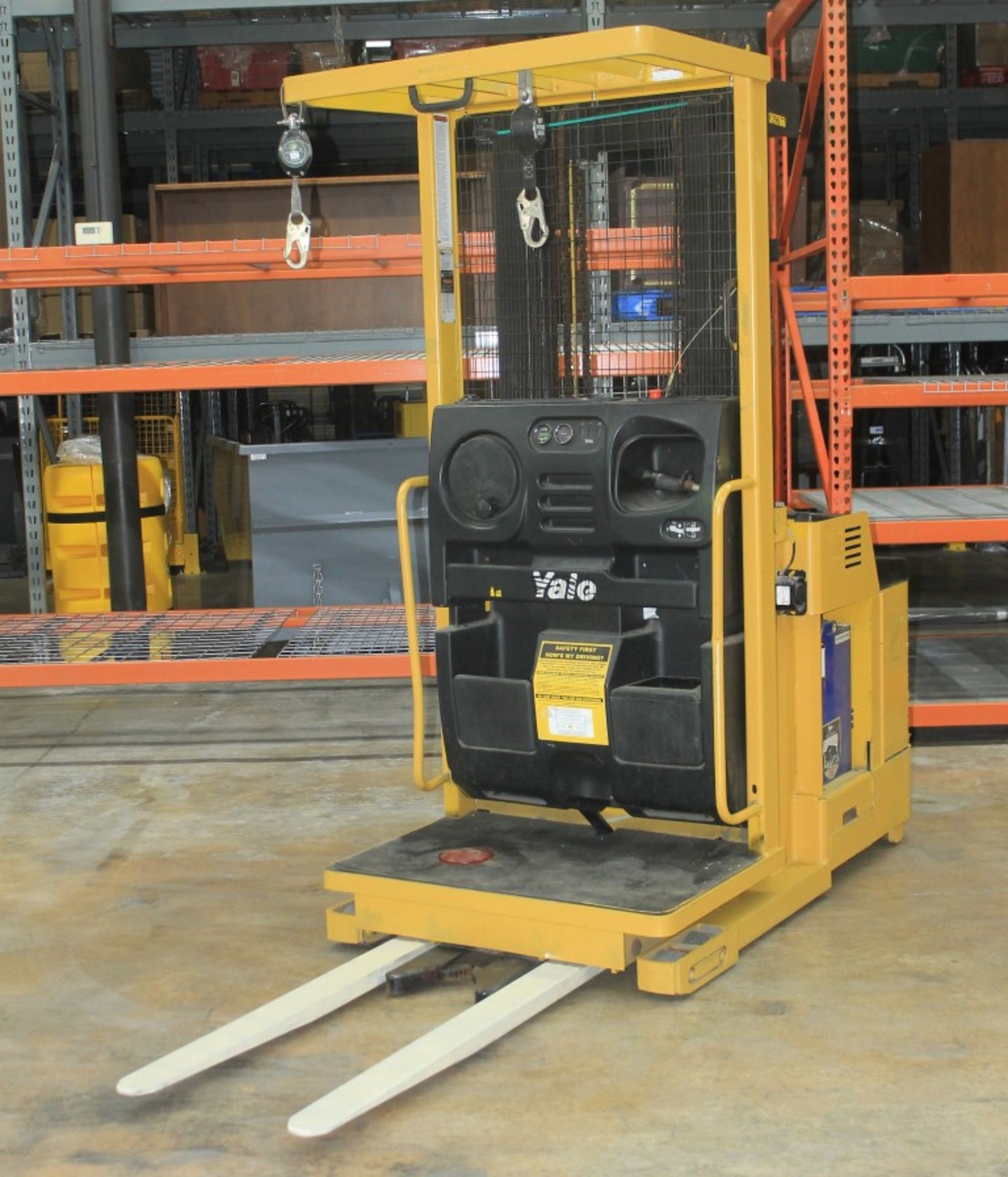 2007 YALE 3000 LBS. CAP ORDER PICKER/FORKLIFT, (WATCH VIDEO) - Image 5 of 6