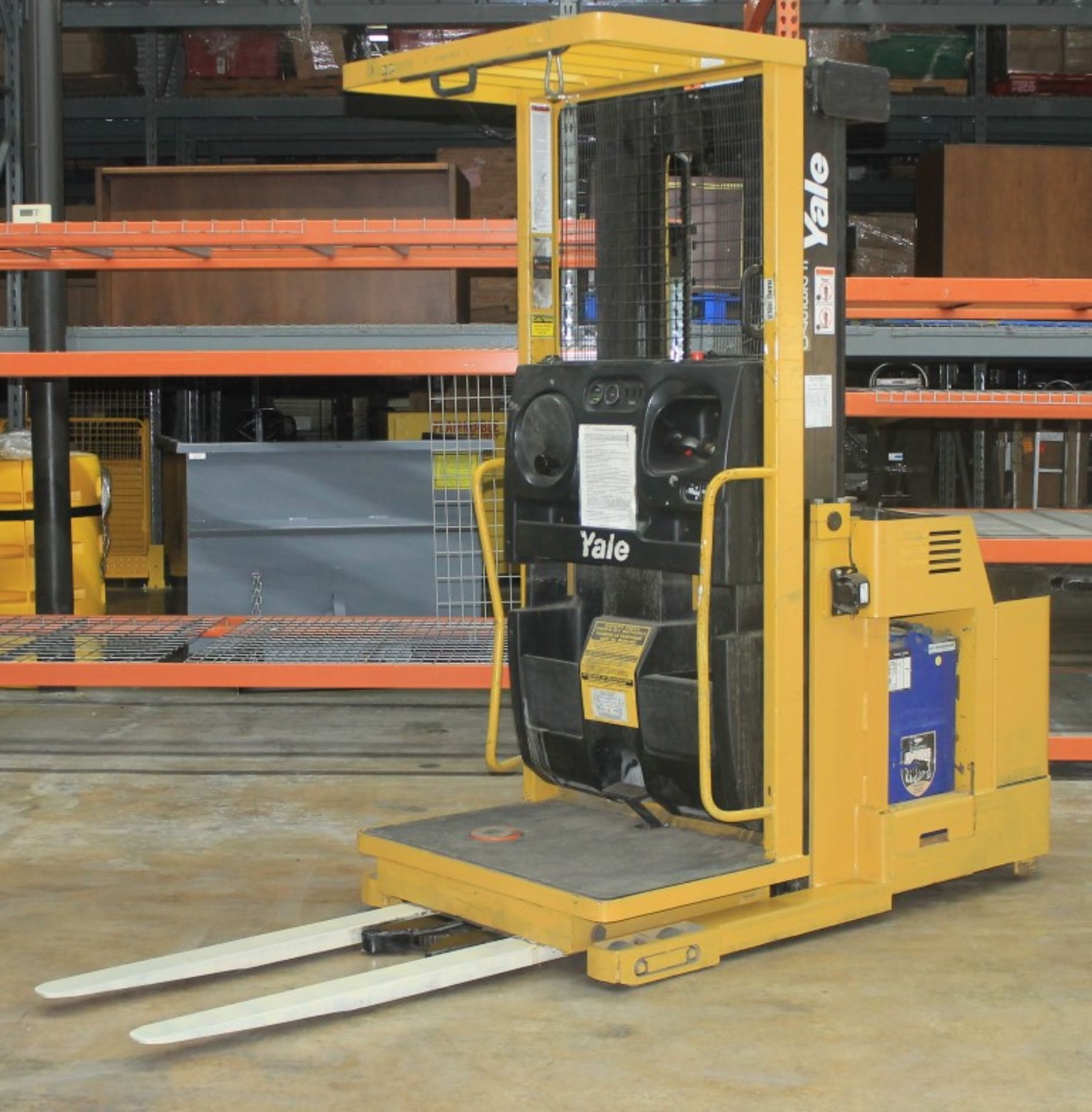 2007 YALE 3000 LBS. CAP ORDER PICKER/FORKLIFT, (WATCH VIDEO) - Image 5 of 6