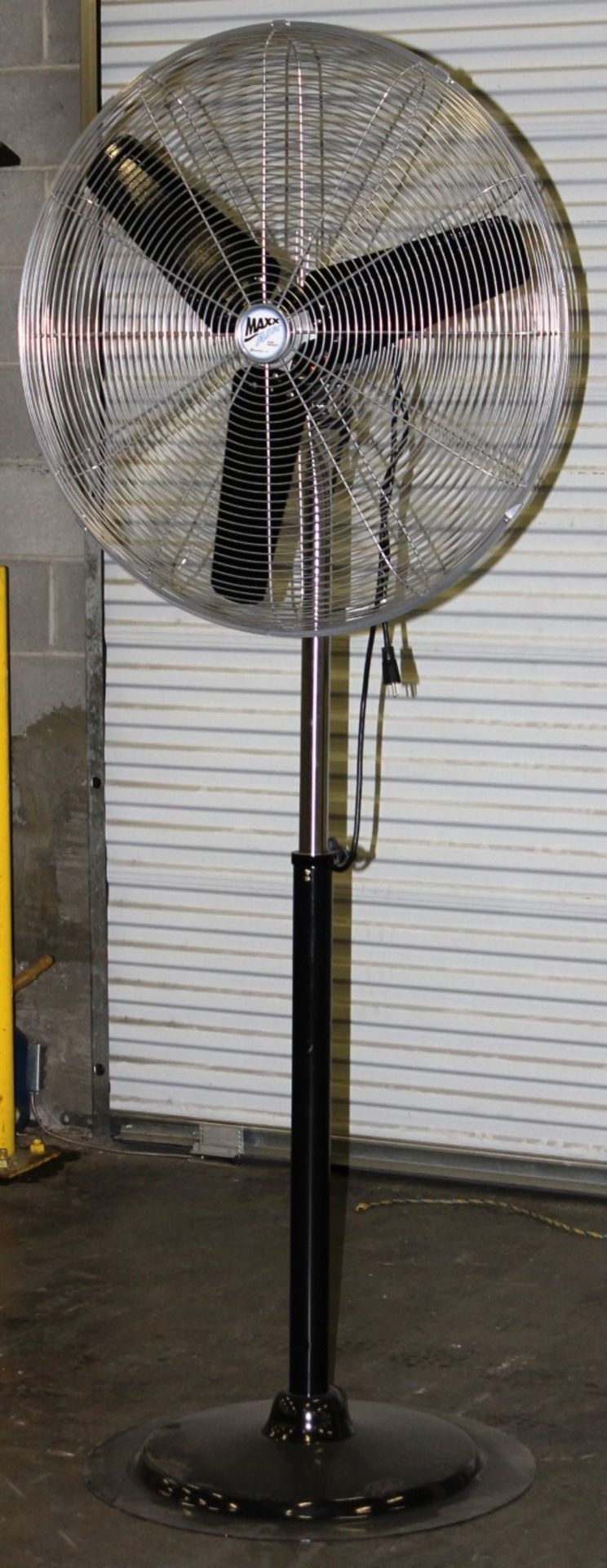 30" PEDESTAL FAN - Image 3 of 3