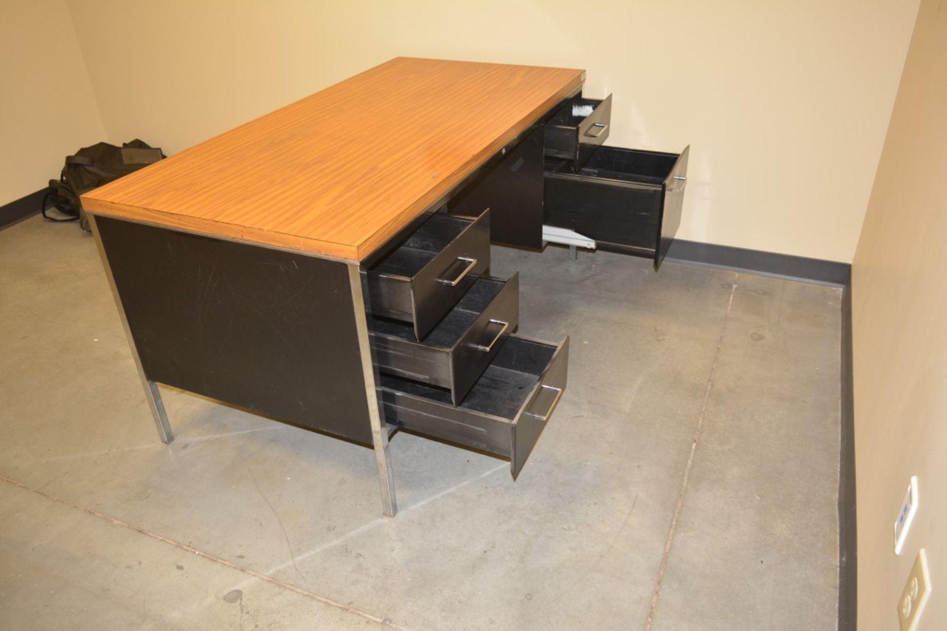 WAREHOUSE WORK TABLE WITH 2-DRAWER - Image 3 of 3