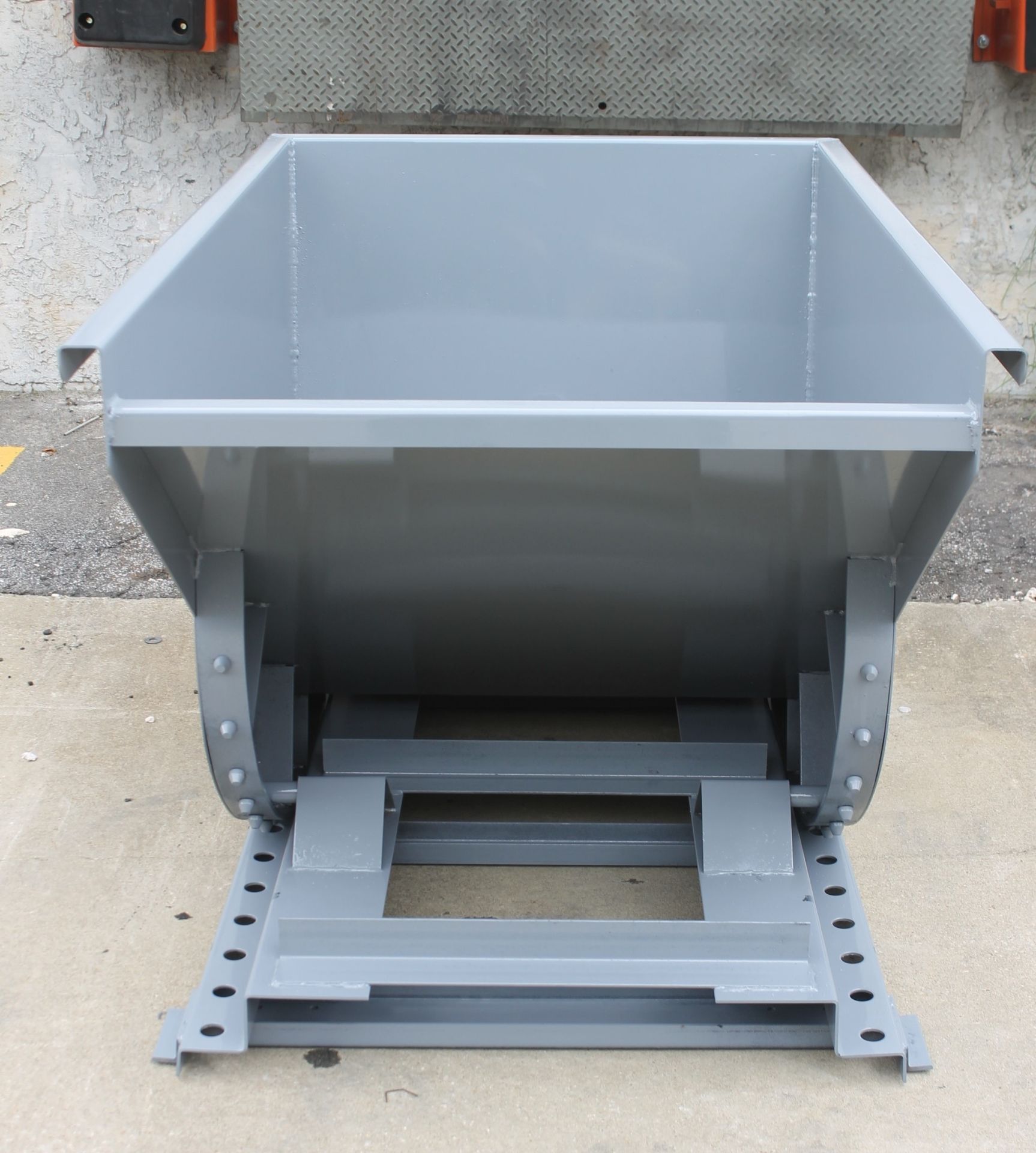 1 CU YARD SELF DUMPING HOPPER (NEW) - Image 4 of 5