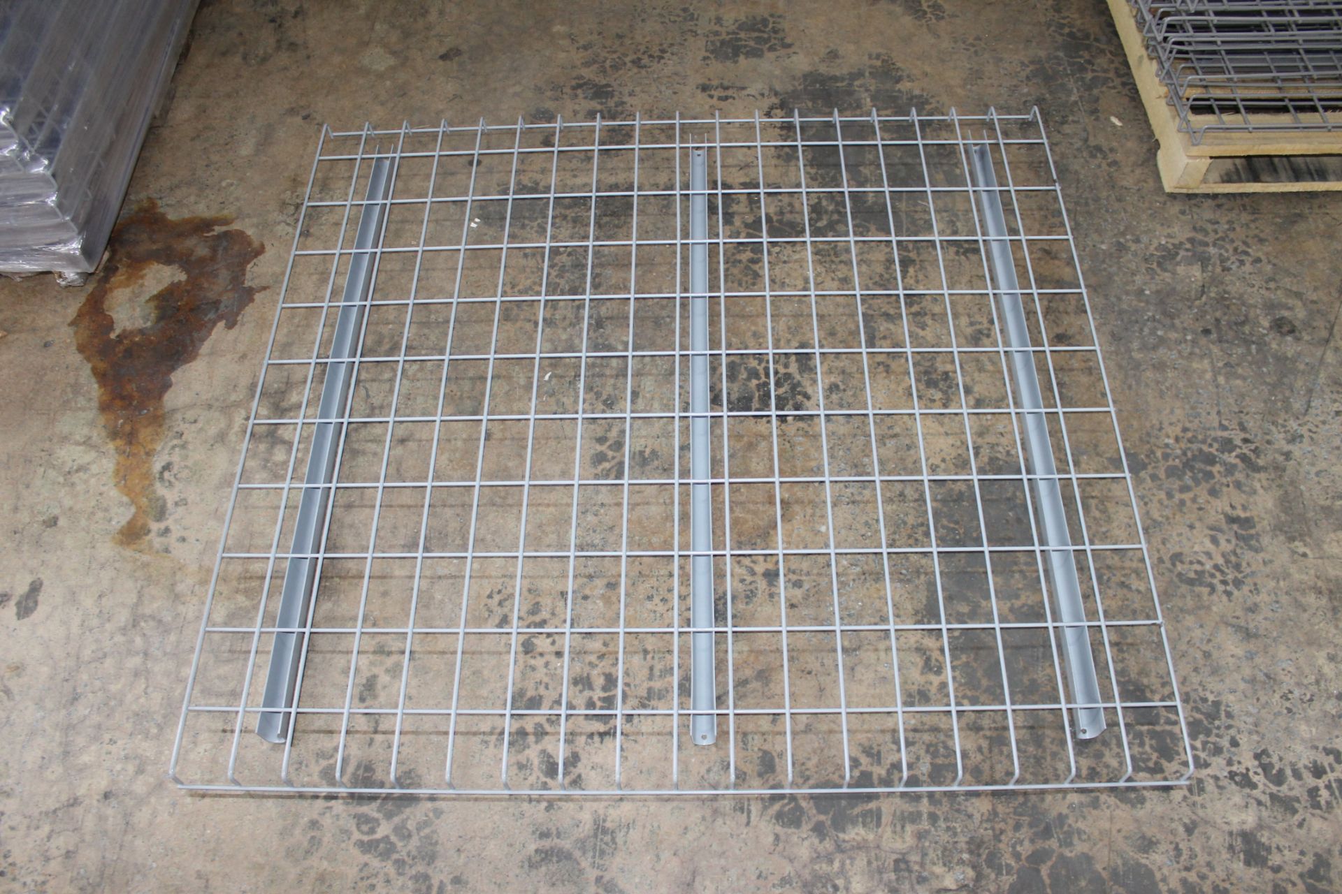 NEW 40 PCS OF STANDRD 42" X 46" WIREDECK - 2200 LBS CAPACITY