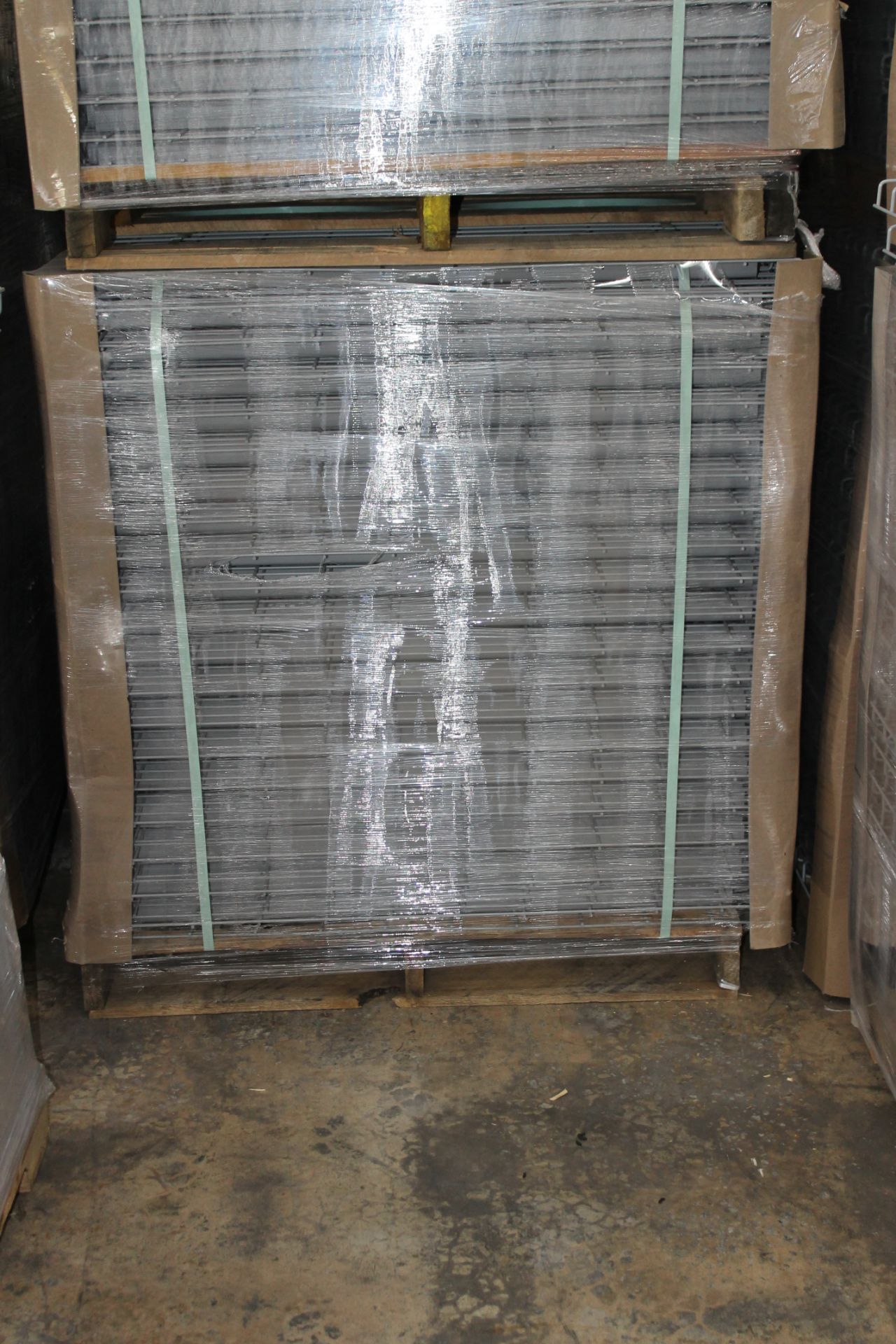 NEW 40 PCS OF STANDRD 42" X 46" WIREDECK - 2200 LBS CAPACITY - Image 3 of 3