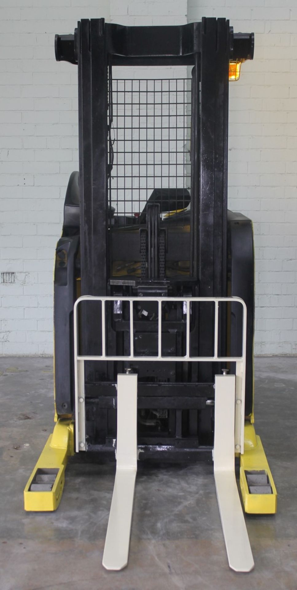 2007 YALE 4000 LBS CAPACITY REACH IN TRUCK / FORKLIFT (WATCH VIDEO) - Image 6 of 6