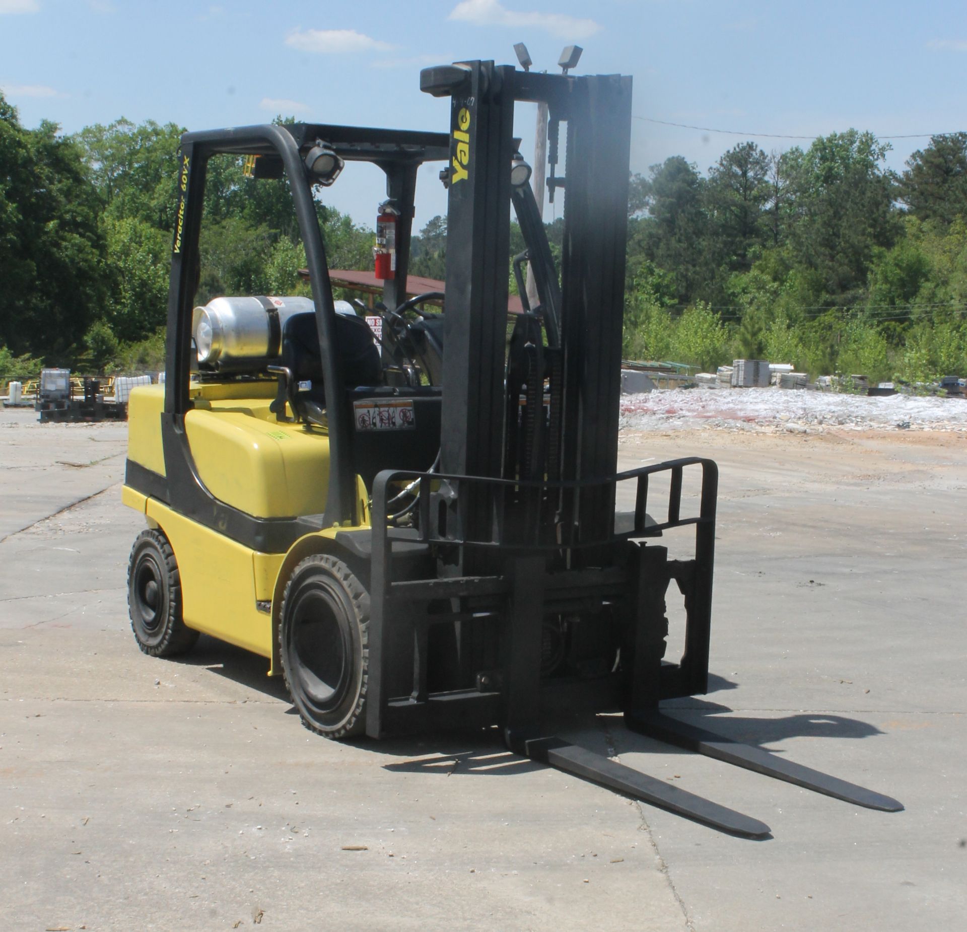 2007 YALE PROPANE FORKLIFT 5000 CAPACITY (WATCH VIDEO) - Image 3 of 5