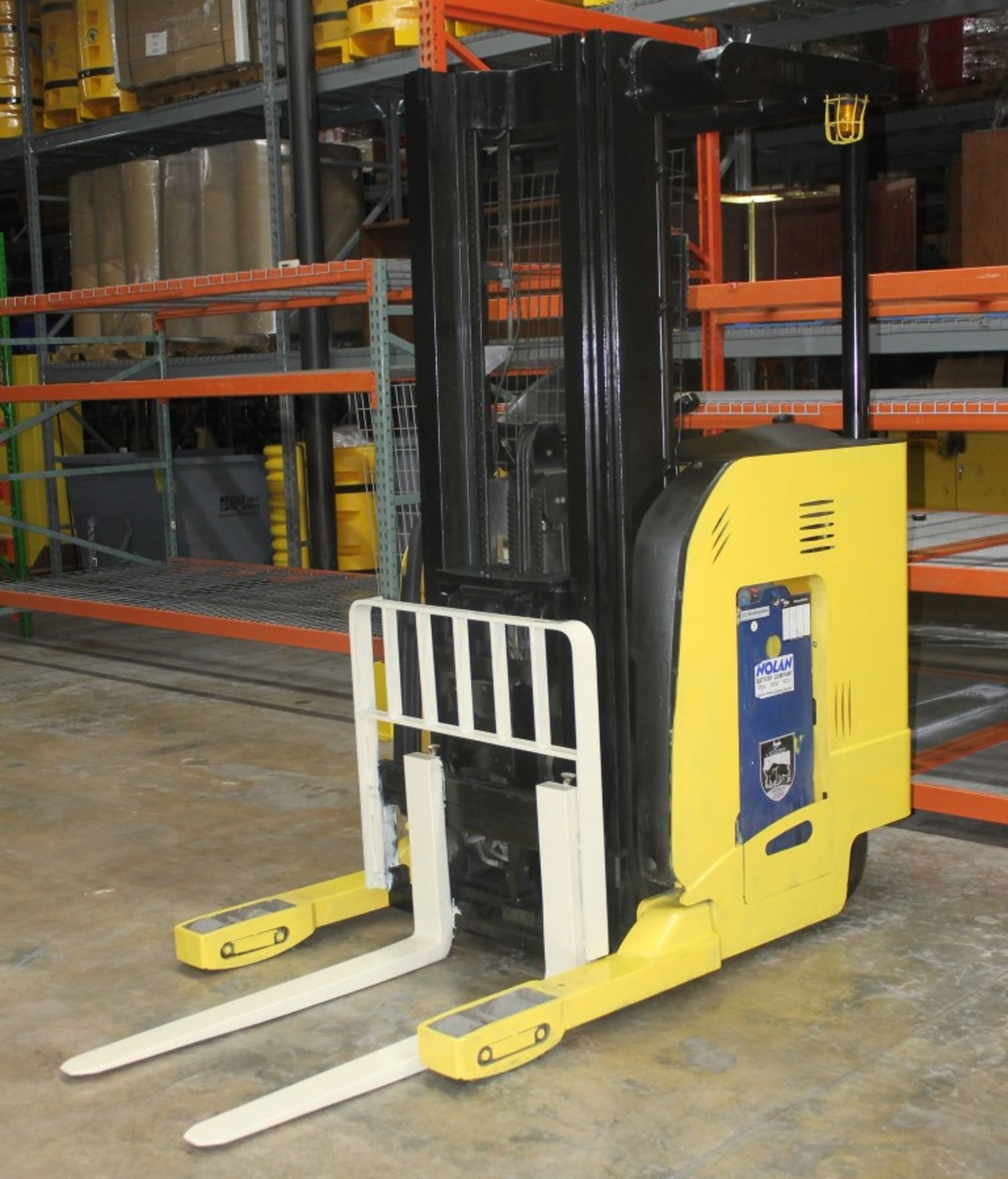 2007 YALE 4000 LBS CAPACITY REACH IN TRUCK / FORKLIFT (WATCH VIDEO) - Image 5 of 6