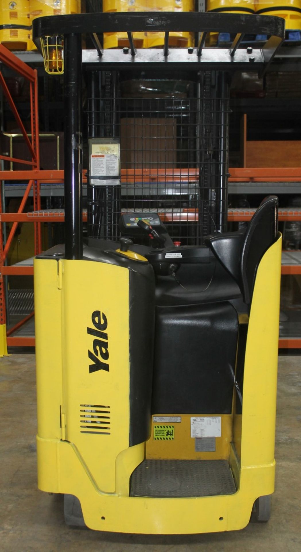 2007 YALE 4000 LBS CAPACITY REACH IN TRUCK / FORKLIFT (WATCH VIDEO) - Image 4 of 6