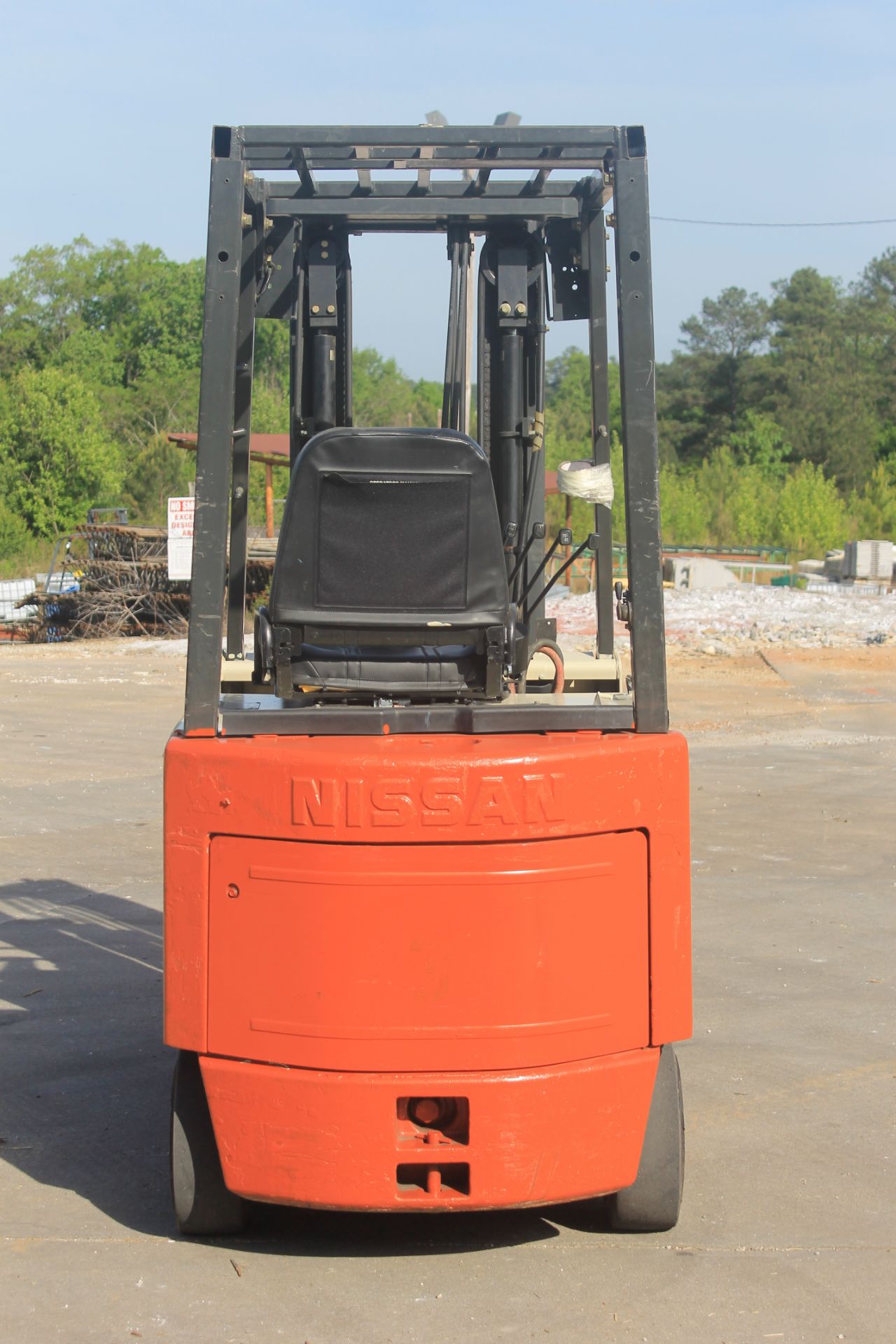 2005 NISSAN ELECTRIC FORKLIFT WITH 2014 BATTERY 4000 CAPACITY (WATCH VIDEO) - Image 5 of 6