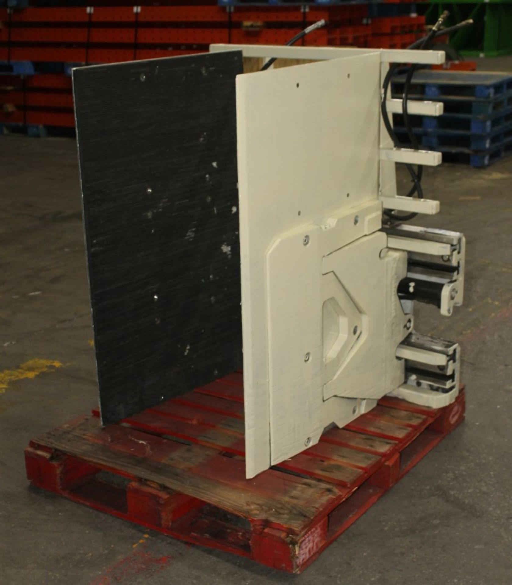 CASCADE 2500 LBS CAPACITY CARTON CLAMP ATTACHMENT - Image 4 of 4