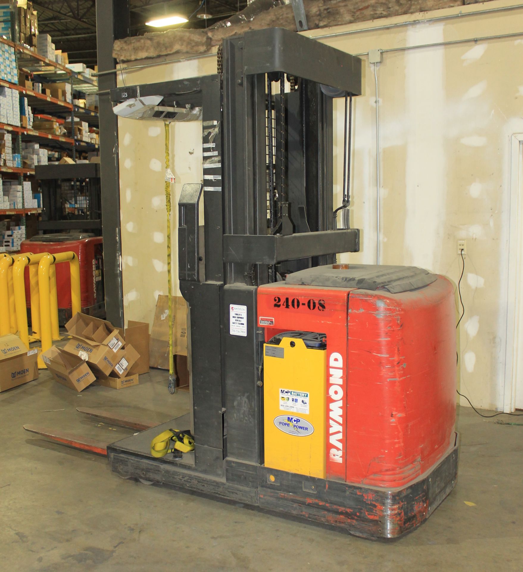 RAYMOND 3000LBS CAPACITY ORDER PICKER (WATCH VIDEO)