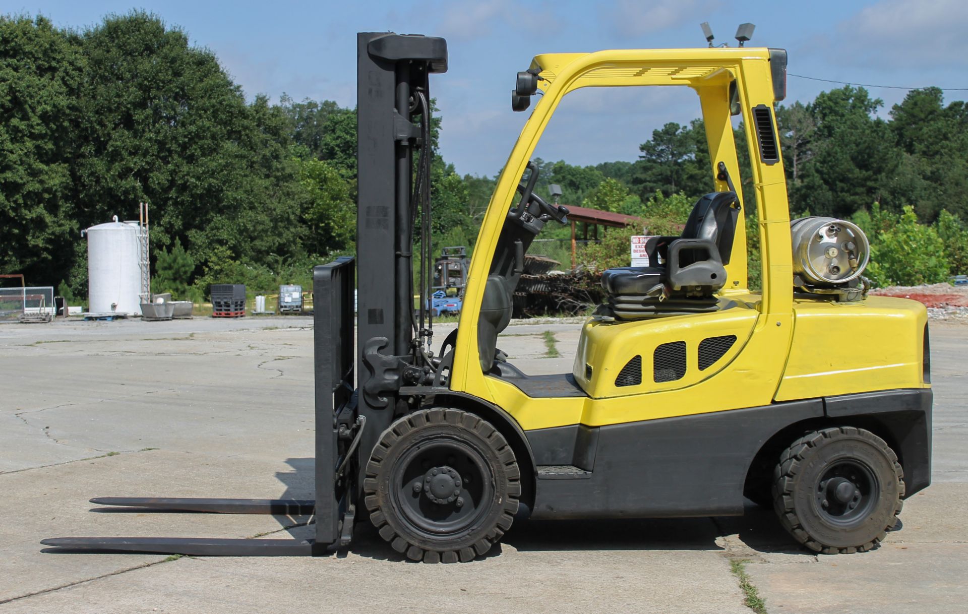 2014 HYSTER 5000LBS CAPACITY PROPANE FORKLIFT (WATCH VIDEO) - Image 2 of 5