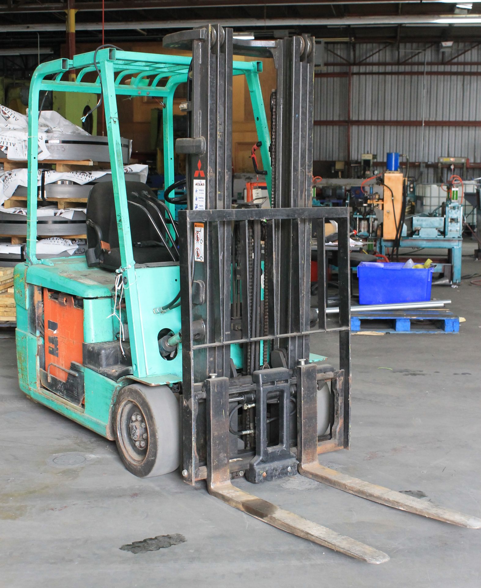 MITSUBISHI THREE WHEEL ELECTRIC FORKLIFT