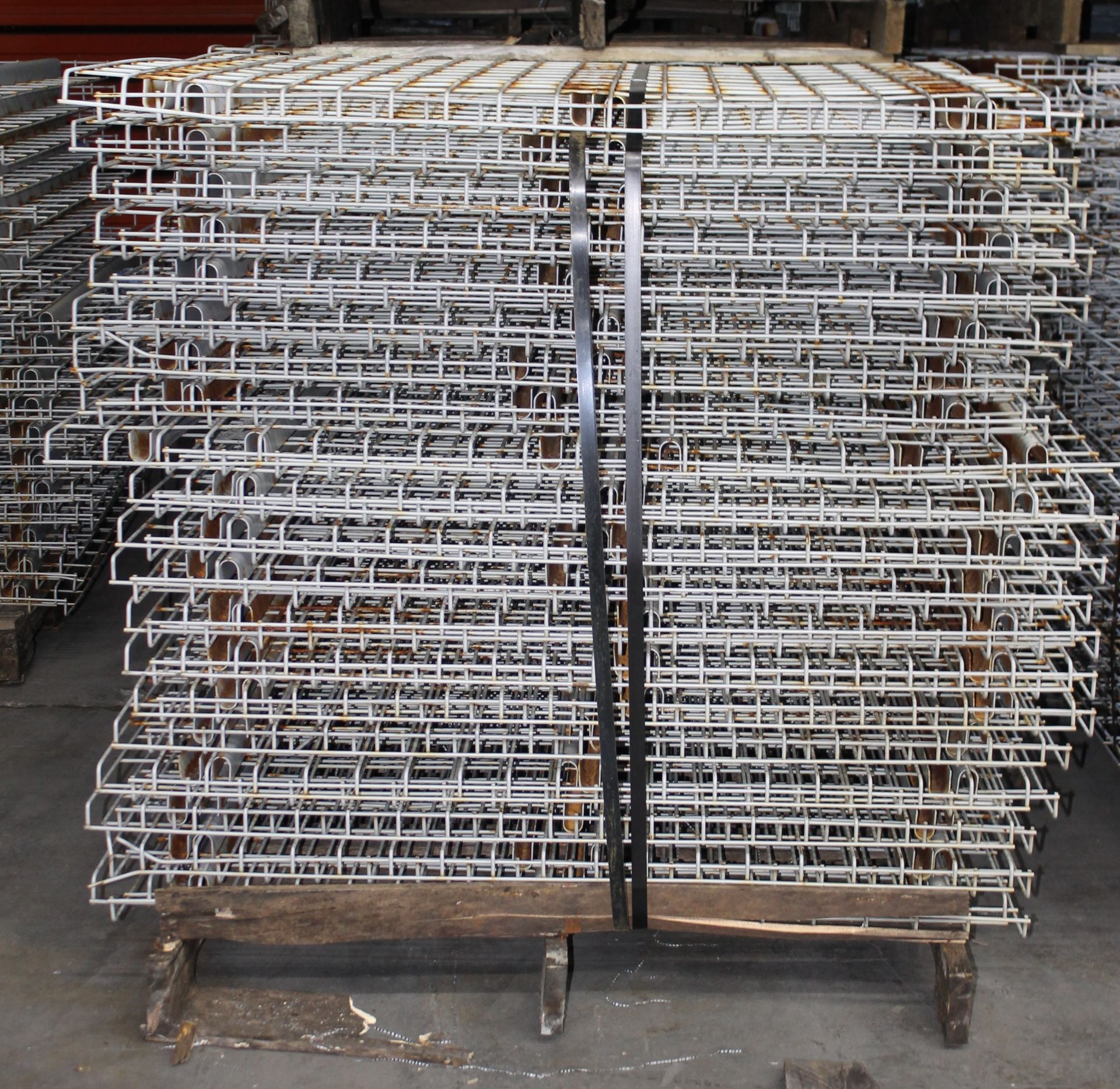 40 PCS OF WIREDECK 42 X 46 STANDARED DOUBLE SIDE WATERFALL