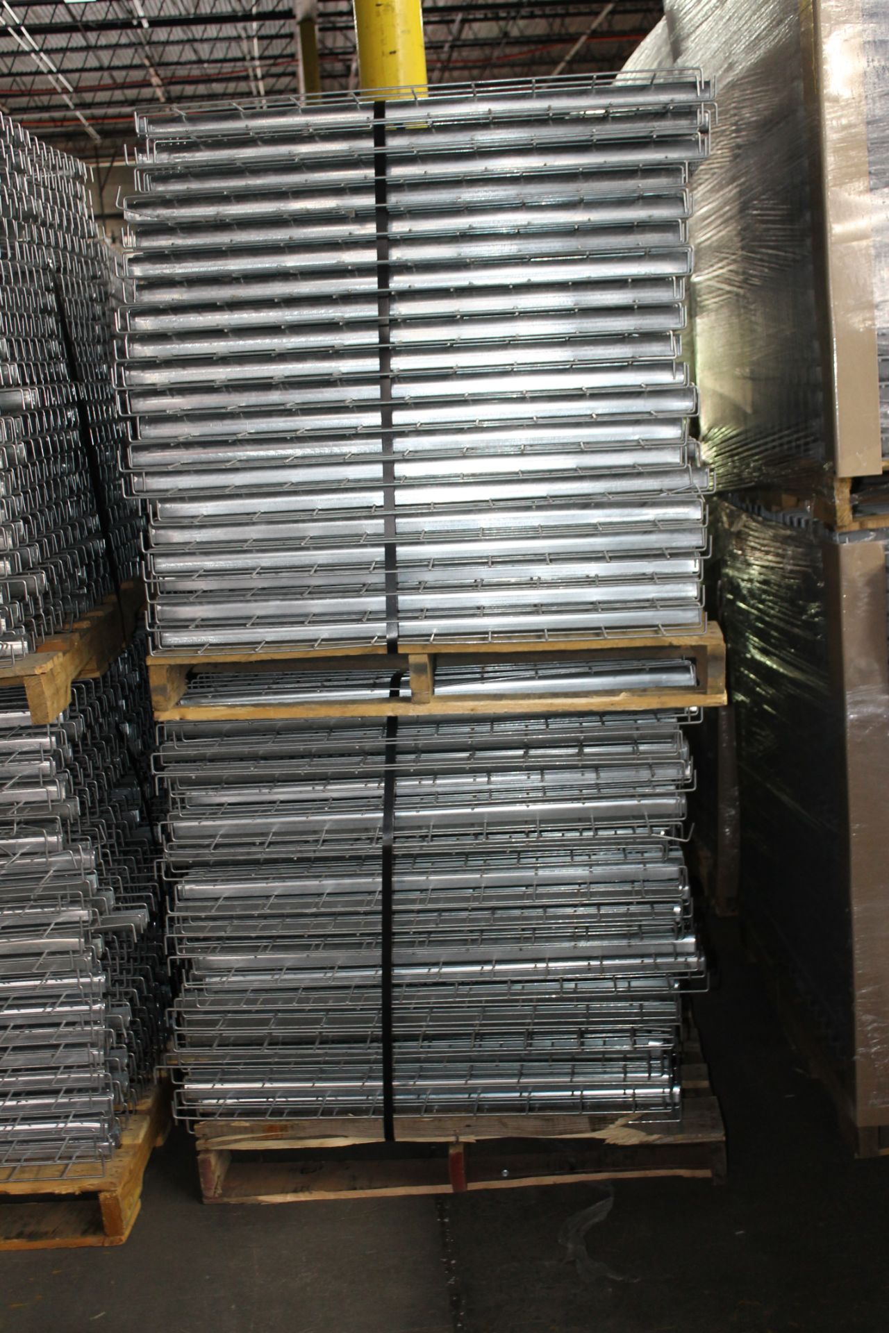 120 PCS OF LAY-IN 38" X 46" WIREDECK (FOR 42"D RACKS)