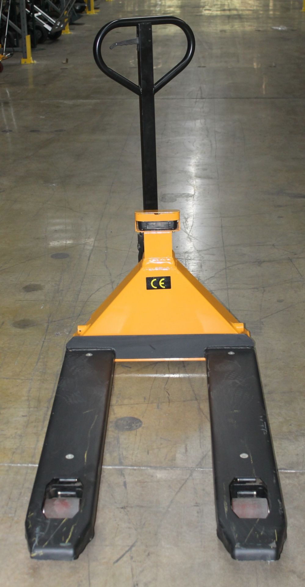 27"W X 48"L PALLET JACK WITH SCALE 5000LBS CAPACITY - Image 4 of 4