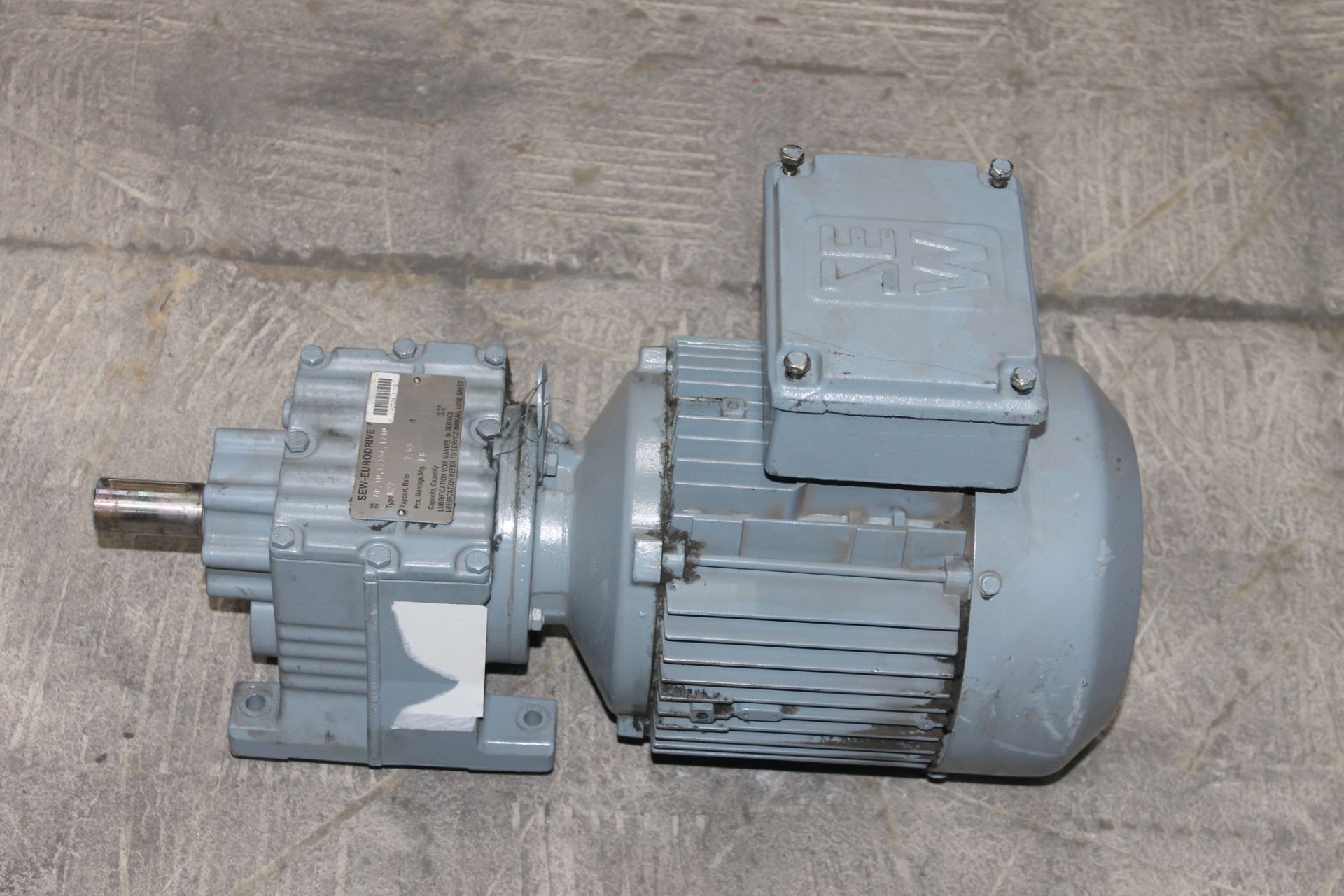 SEW-EURODRIVE 2 HP MOTOR WITH GEARBOX