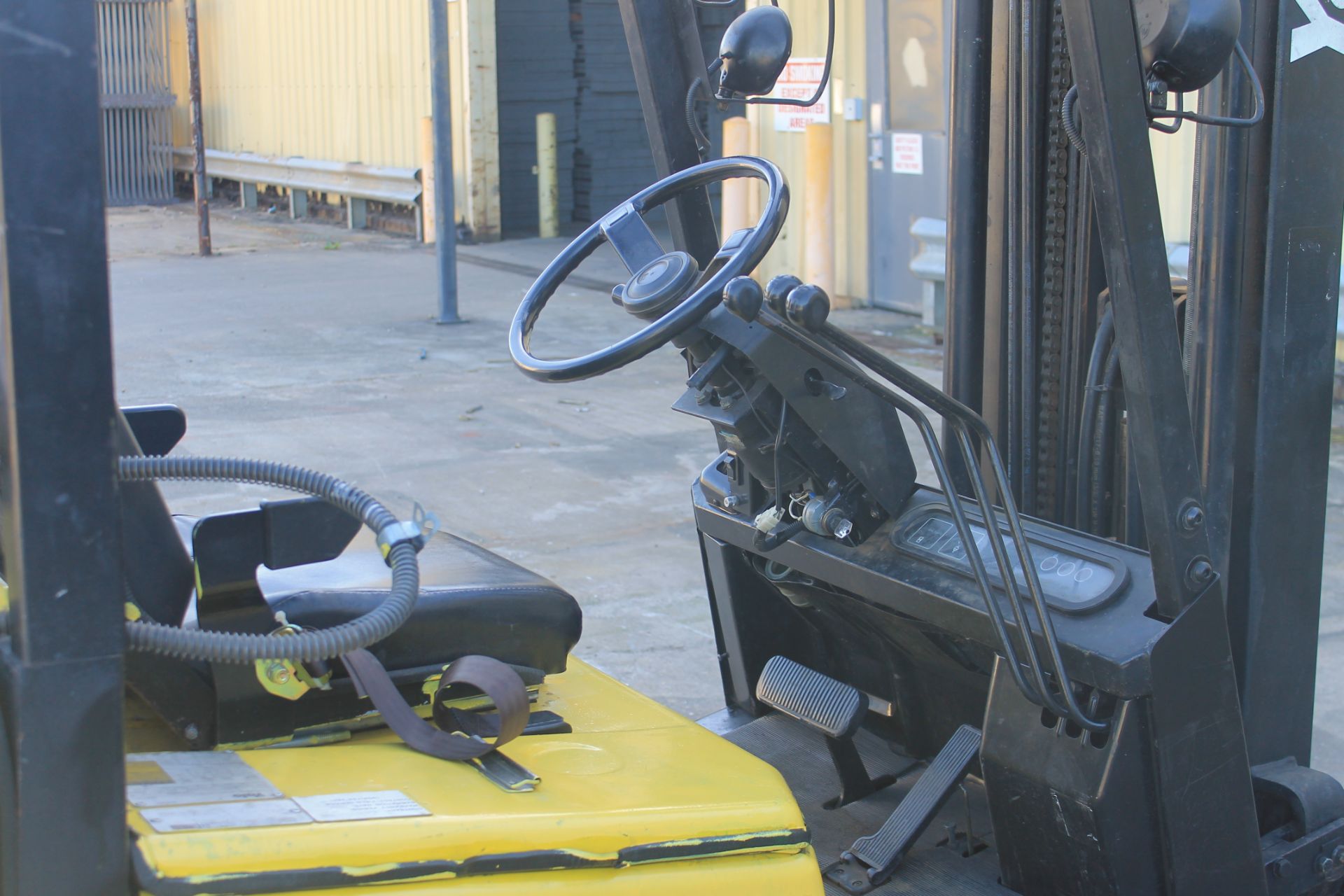 YALE PROPANE FORKLIFT 4000 CAPACITY, 6340 HRS (WATCH VIDEO) - Image 3 of 6