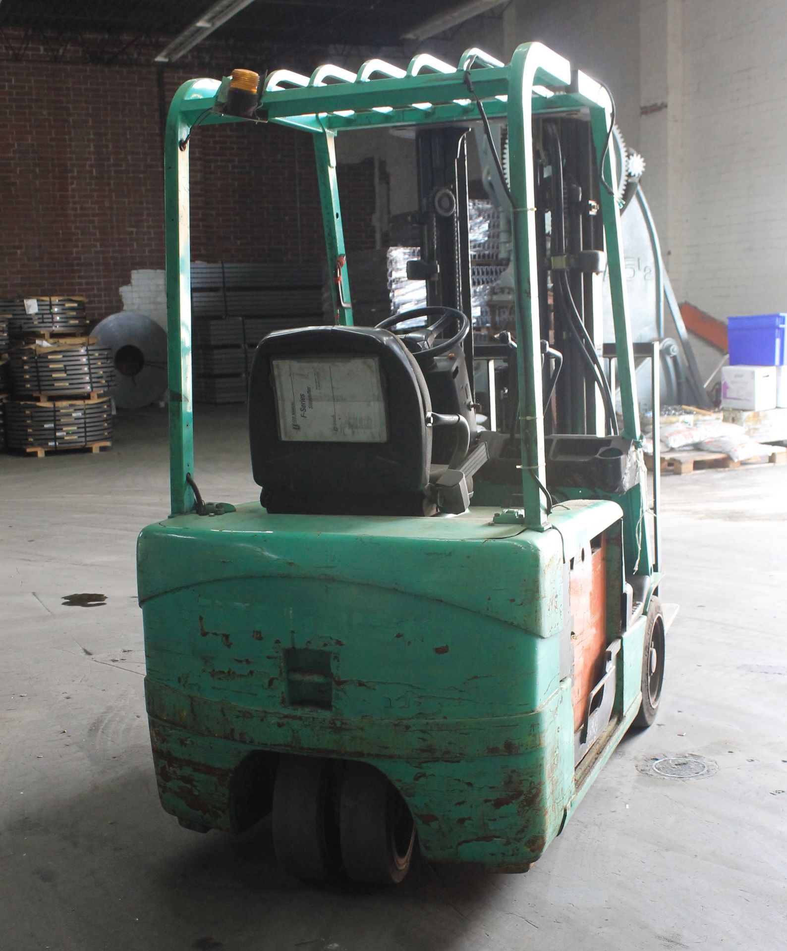 MITSUBISHI THREE WHEEL ELECTRIC FORKLIFT - Image 2 of 6