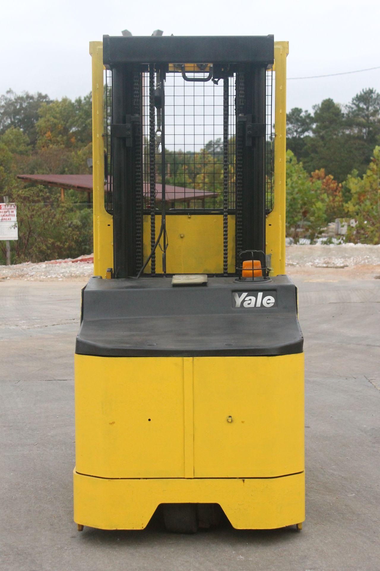 2007 YALE 3000 LBS CAPACITY ORDER PICKER (WATCH VIDEO) - Image 2 of 6