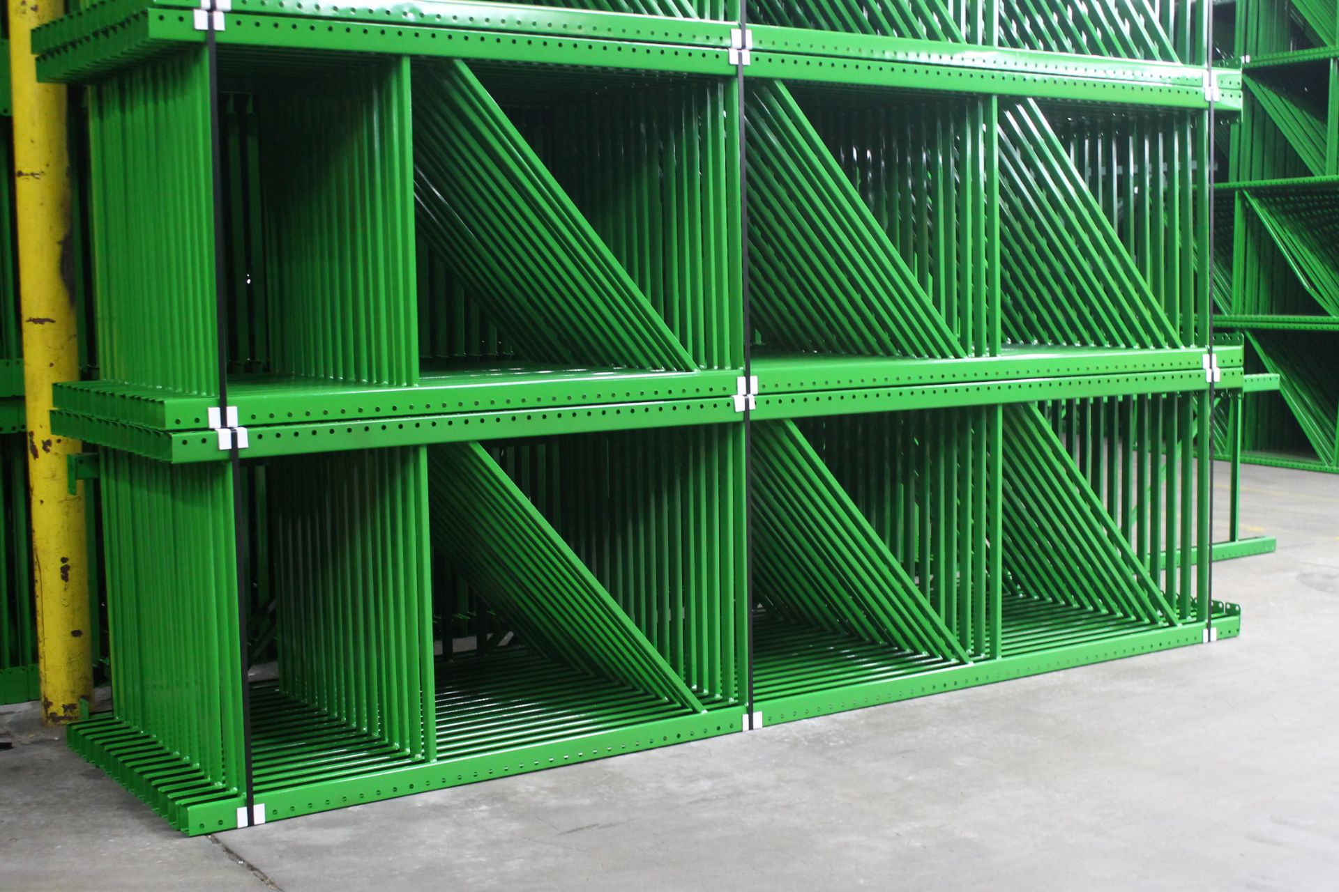 30 PCS NEW TEARDROP UPRIGHT 14'H X 42'D, 3 X 3 GREEN - Image 2 of 2