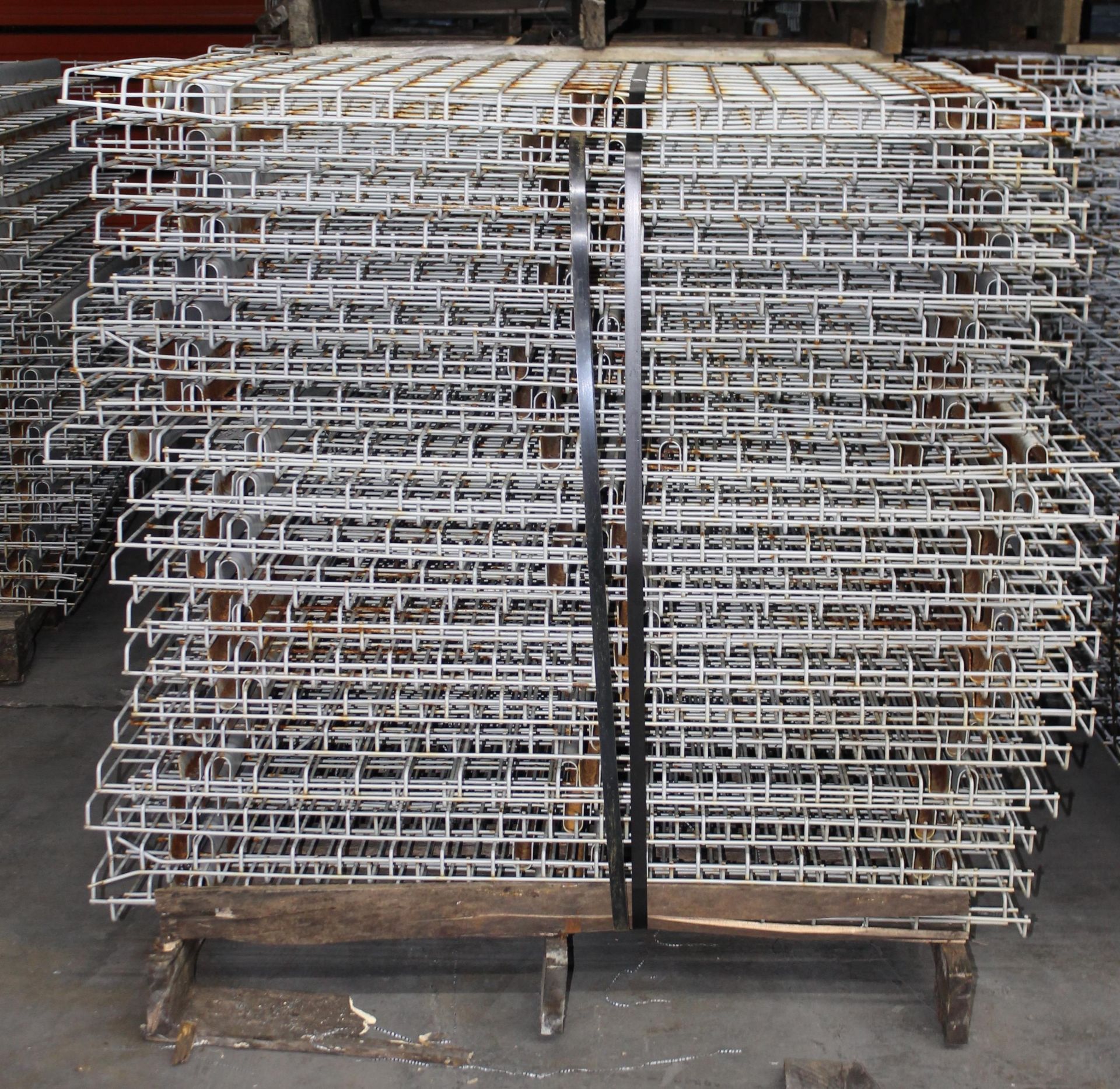 200 PCS OF WIREDECK 42 X 46 STANDARED DOUBLE SIDE WATERFALL