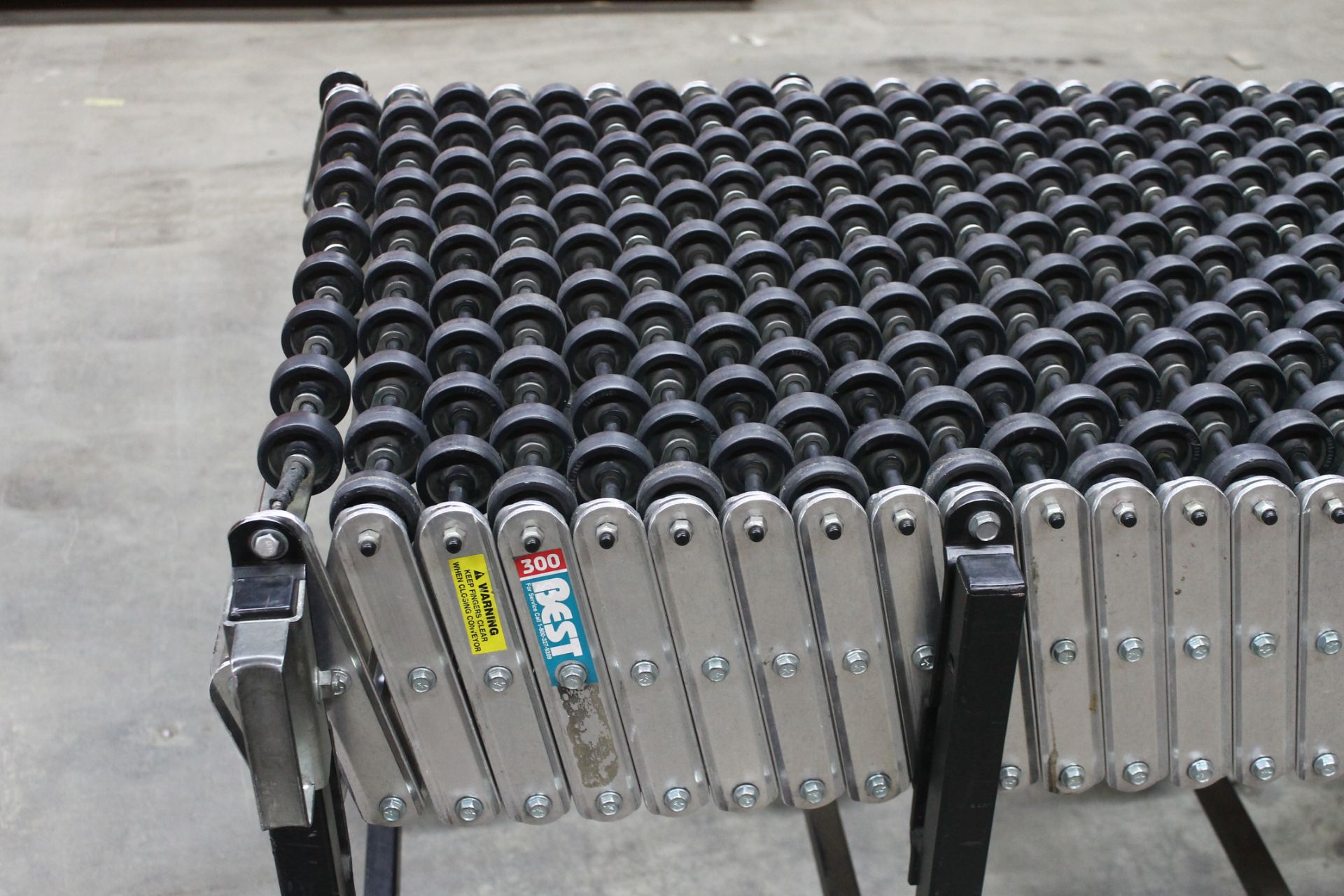 BESTFLEX SKATE WHEEL CONVEYOR 115"L X 30"H X 24"W - Image 5 of 5