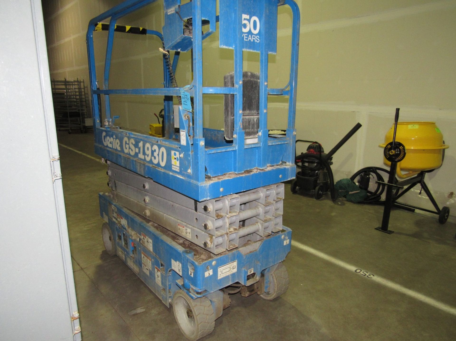 2017 Genie G5 1930 sissor lift 33.7 Hours - Image 3 of 4