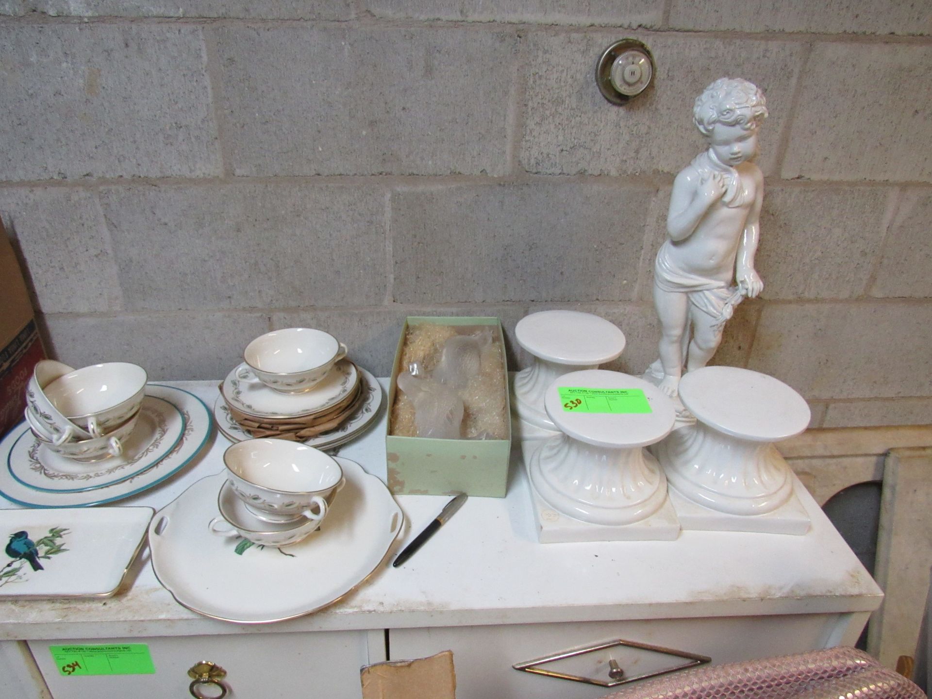 Dishes, crystal quails and statuary