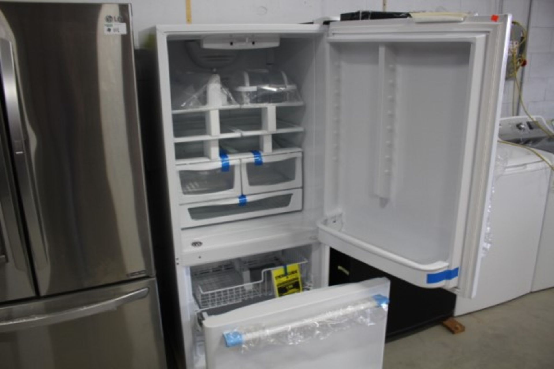 MAYTAG Fridge with Underdrawer Freezer White, 30"X30 1/2"X66" - Image 2 of 4