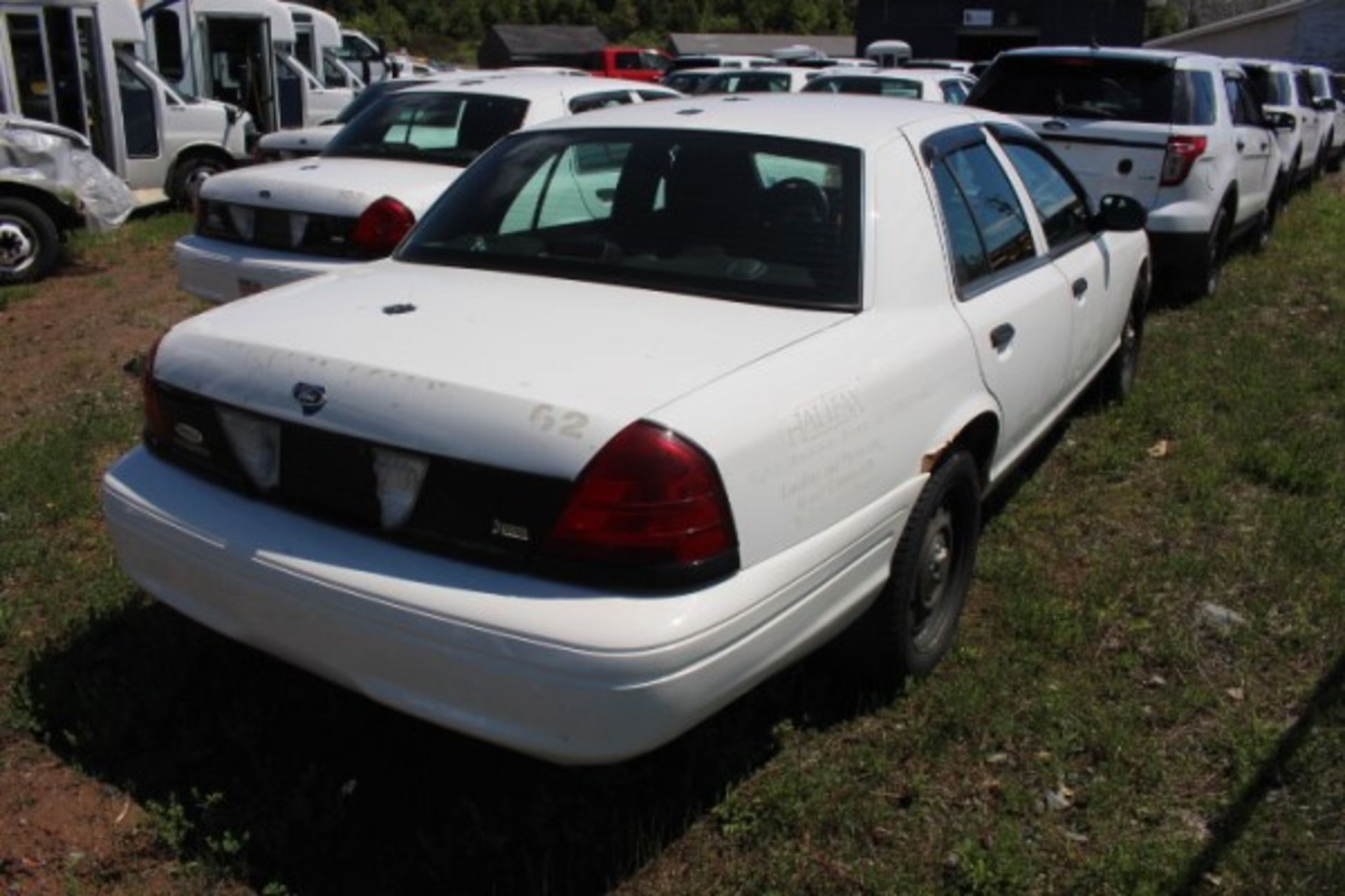 2011 FORD CROWN VIC - Image 3 of 6