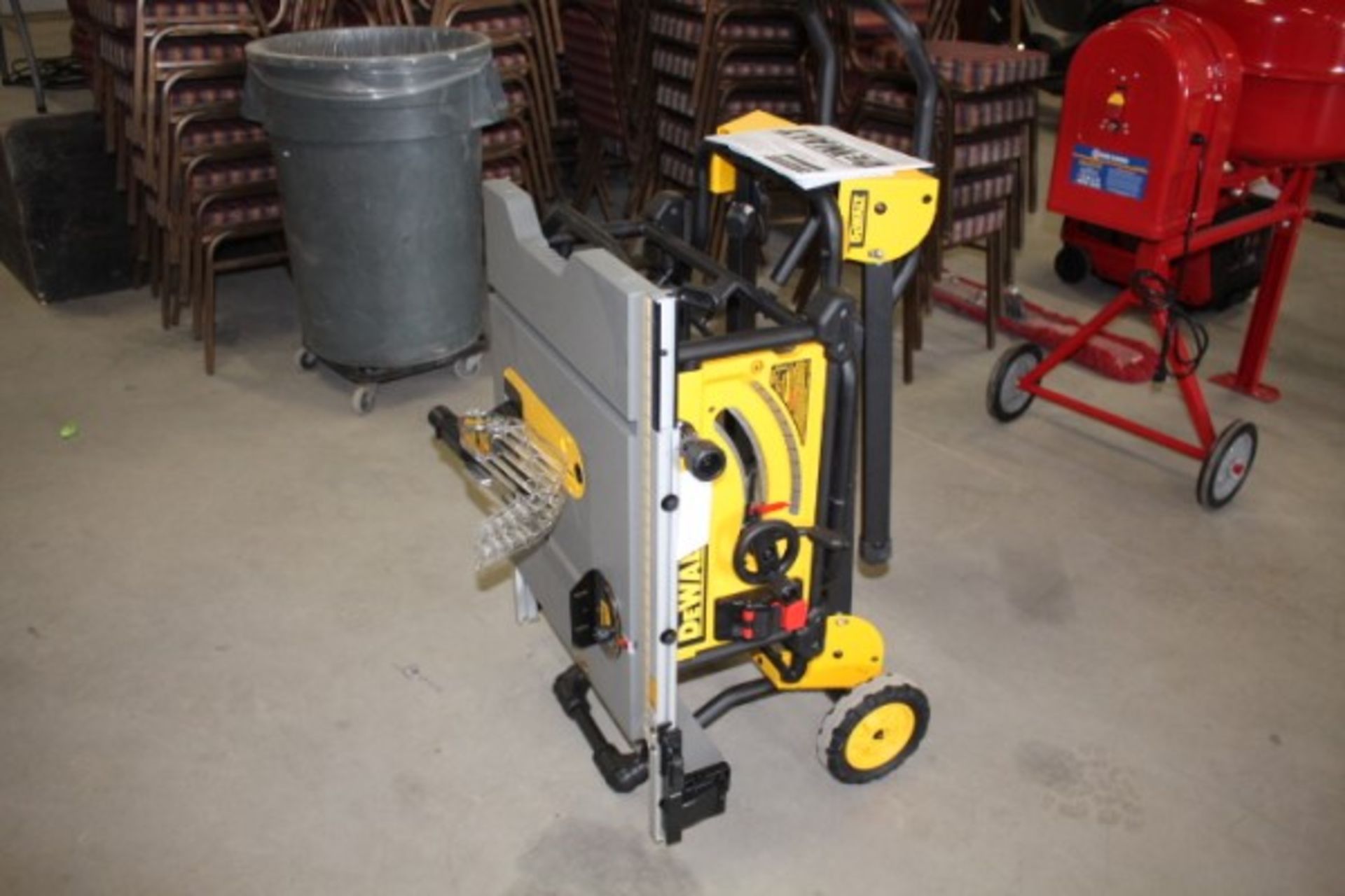 New Dewalt Heavy Duty 10" Job Site Table Saw with Stand