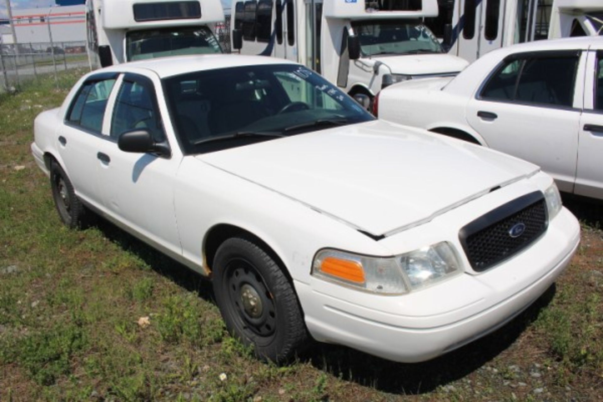 2011 FORD CROWN VIC - Image 2 of 6